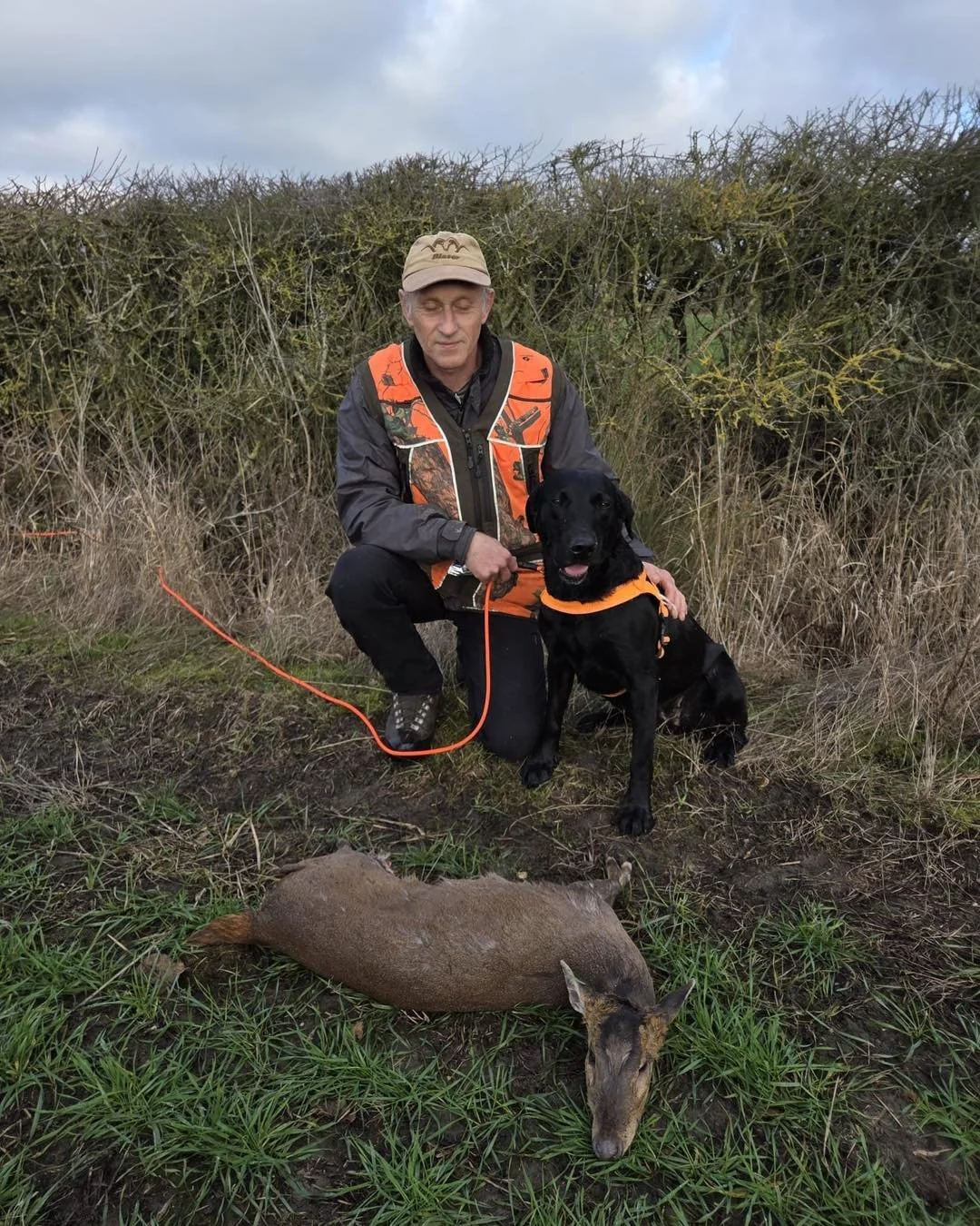 Another good recovery today for Nobby &amp; Isla ..🦌🐕
Not a long track but had run up a hedge line and was lost in the ditch where it found lay dead ..
Well done Team 👌
Many thanks to the stalker for putting your trust in UKDTR..👍👍
To find the n
