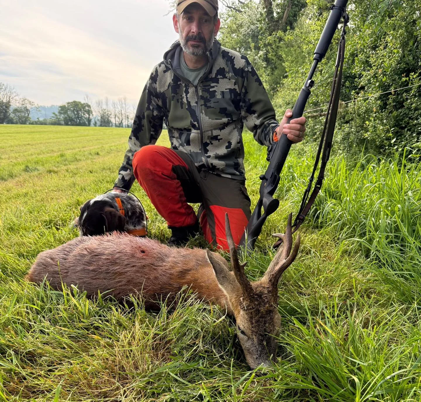 Good recovery for one of the UKDTR teams this morning..
Stalker felt they had a good strike on a Roe Buck .
Found good blood but the Deer had run a fairway and pulled out..🦌🐕
Made the call and marked the shot site and Blood..
Al &amp; Skye after an