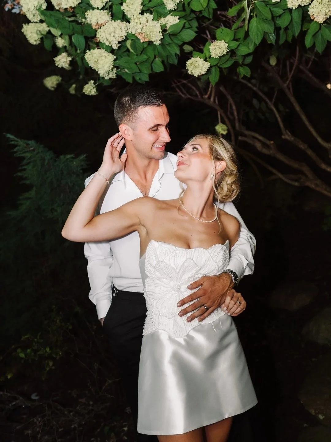 A few faves of Hannah + Topher 🔥

Couple: @hannahtaylor.39 + @toph.taylor 
Venue: @commonwealthmanor 
Makeup: @underground_artistry 
Florist: @krempflorist 
DJ: @eastcoast.eventgroup 
Cake: @bredenbecks 
Caricature: @buckscountycaricatures 
Dress De