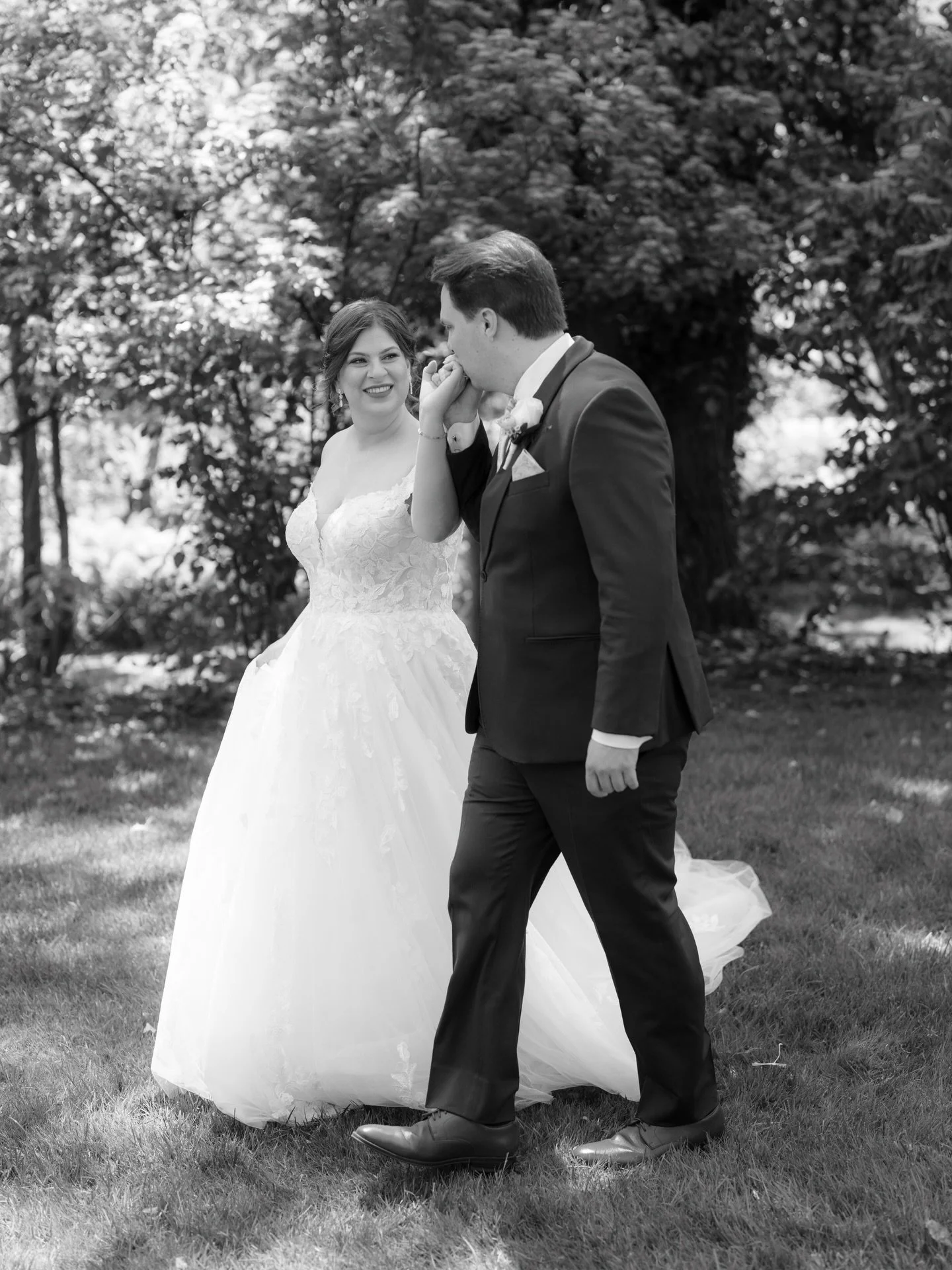 We weren&rsquo;t crying all day at Steph and Ben&rsquo;s wedding&hellip; It was just allergies. 🥹

Couple: @stephanie3adamss + @benlewisadams 
Venue:&nbsp;@applefordestate 
Photographer:&nbsp;@peaberryphoto
Videographer:&nbsp;@joeeckertfilms_
DJ:&nb