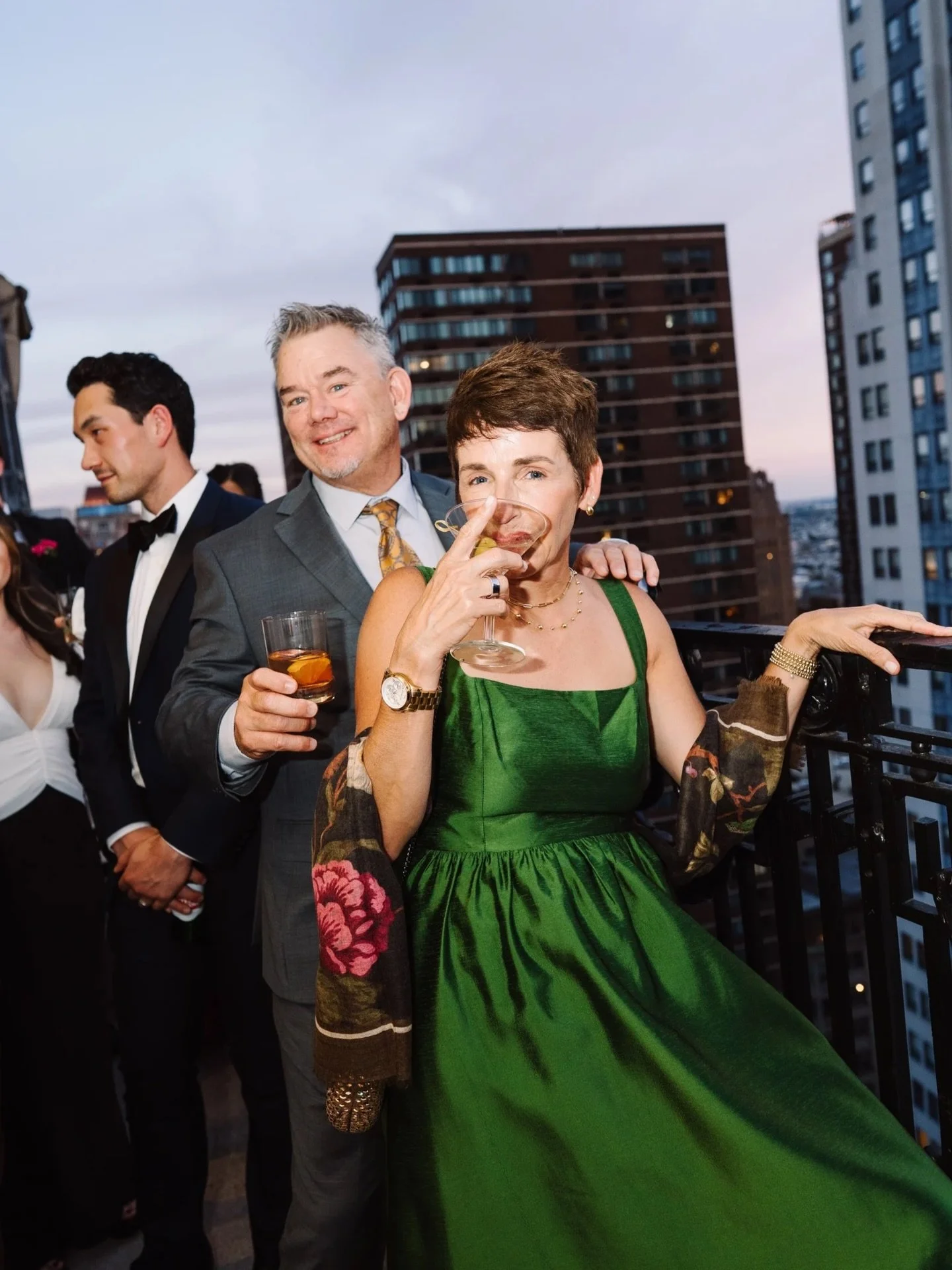 Cocktail Hour: The ✨ unshared ✨ hero of the wedding day.

Arguably the best hour of the wedding day but we never share those photos 🧐 Swipe for a tiny snippet of what that looks like.

...Also finally an excuse to share this first photo that I&rsquo