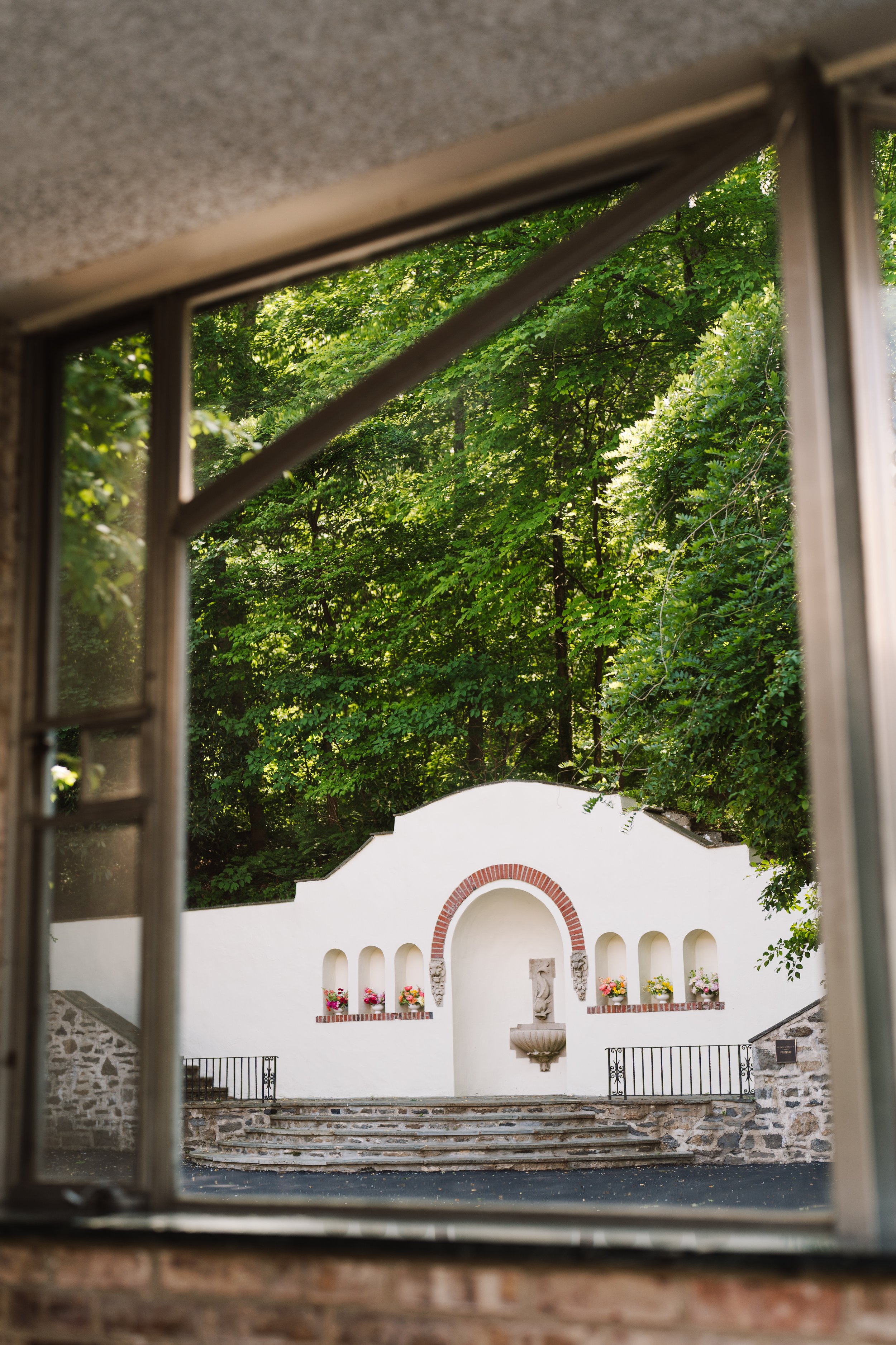 The-Willows-Villanova-Wedding-Window-Ceremony-Space-Peaberry-Photography
