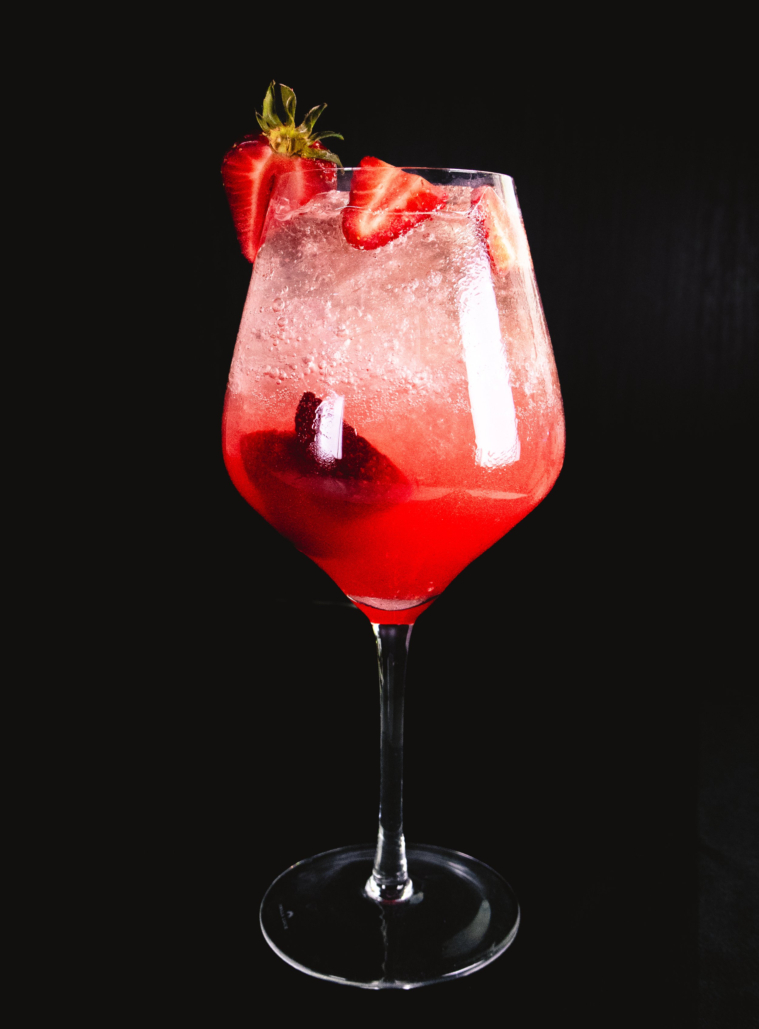 STRAWBERRY FIELDS
Ketel One Vodka, freshly squeezed lemon juice, simple syrup, ginger liqueur & fresh strawberries.