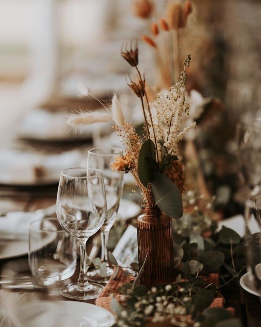 D&eacute;tails d&eacute;coration de table champ&ecirc;tre terracotta 🍂✨

#weddingday #decotable #mariagevar #mariage2023 #eventplanner #decoration