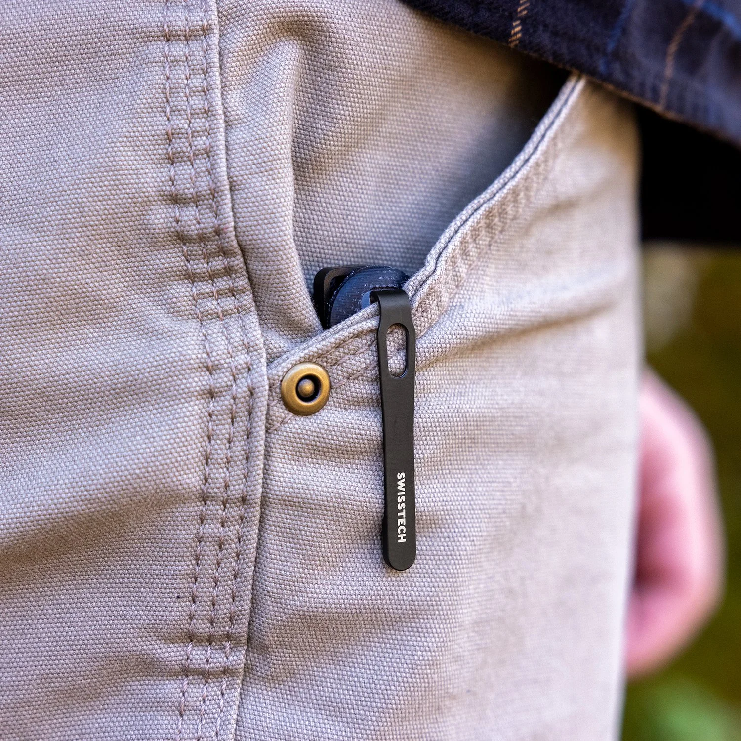 Gerundet_Jade Black Micarta M2_Lifestyle_PDP 3.jpg