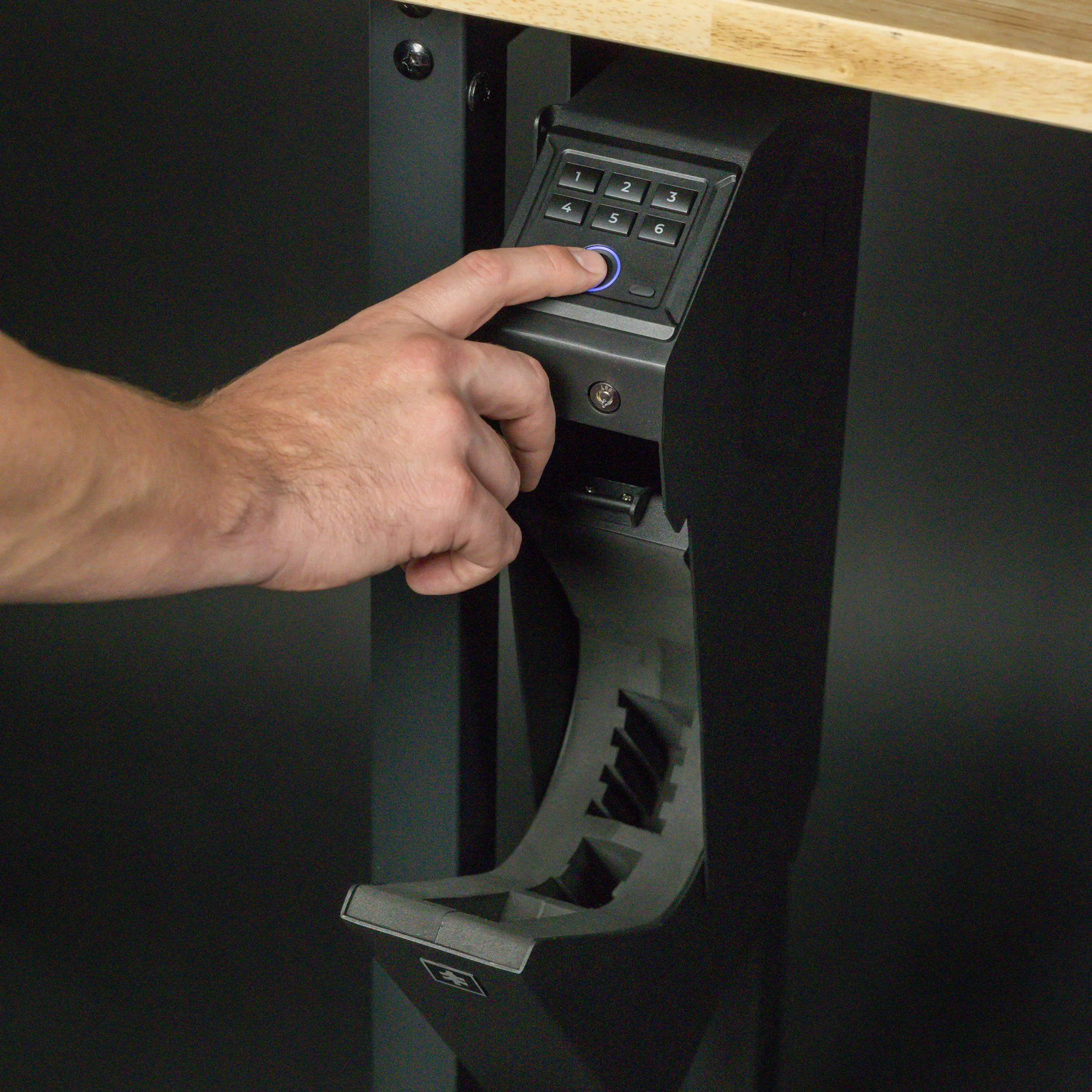 WÄCHTER 110 - Mounted Biometric Safe_Blk Studio Photos-05-105.jpg