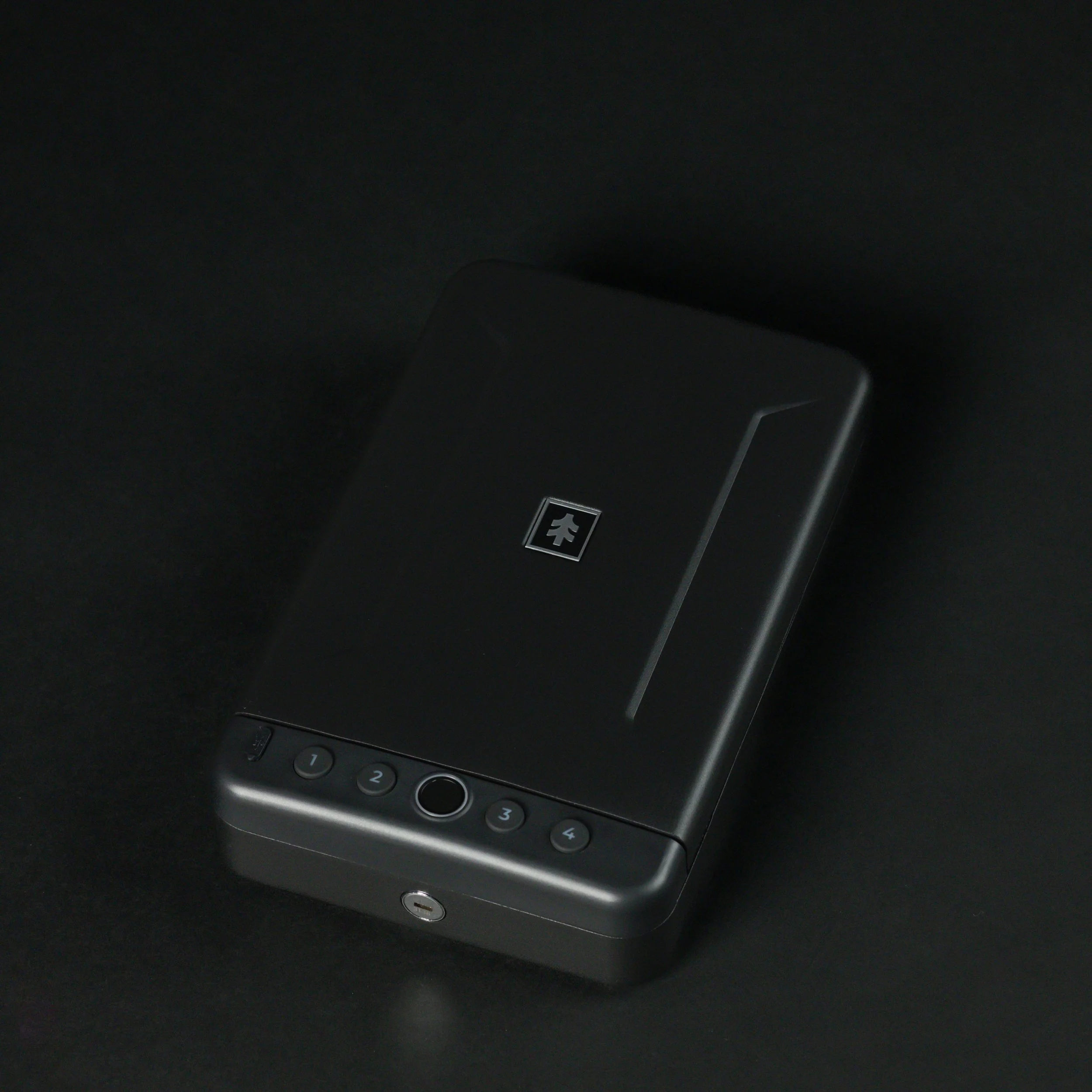 WÄCHTER 100 - Portable Biometric Safe_Blk Studio Photos-01-13.jpg