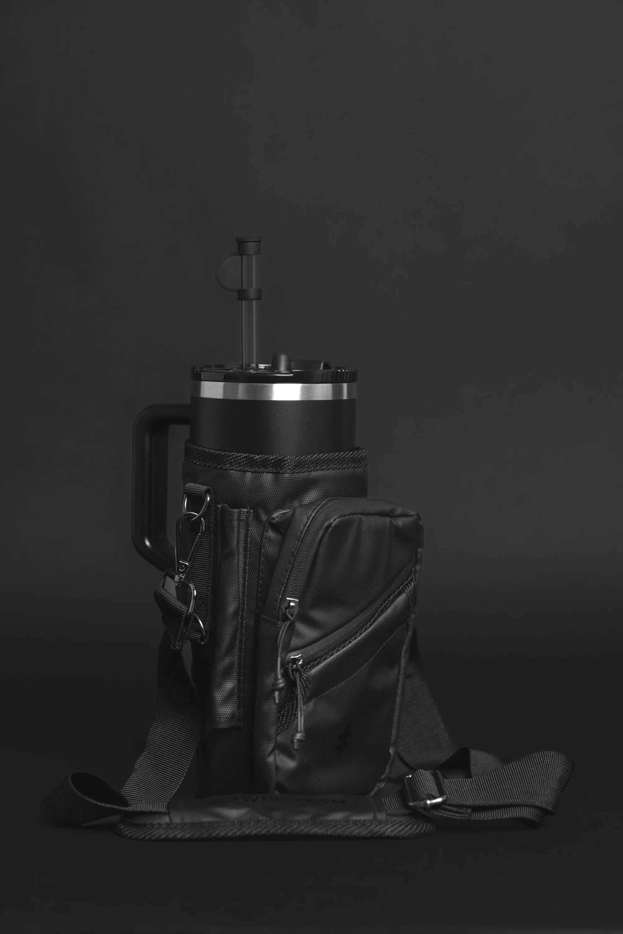 ST+Armel+Tumbler+and+Bag_Studio+BLK+Photos_2024%28Full+Margin%29-2.jpg