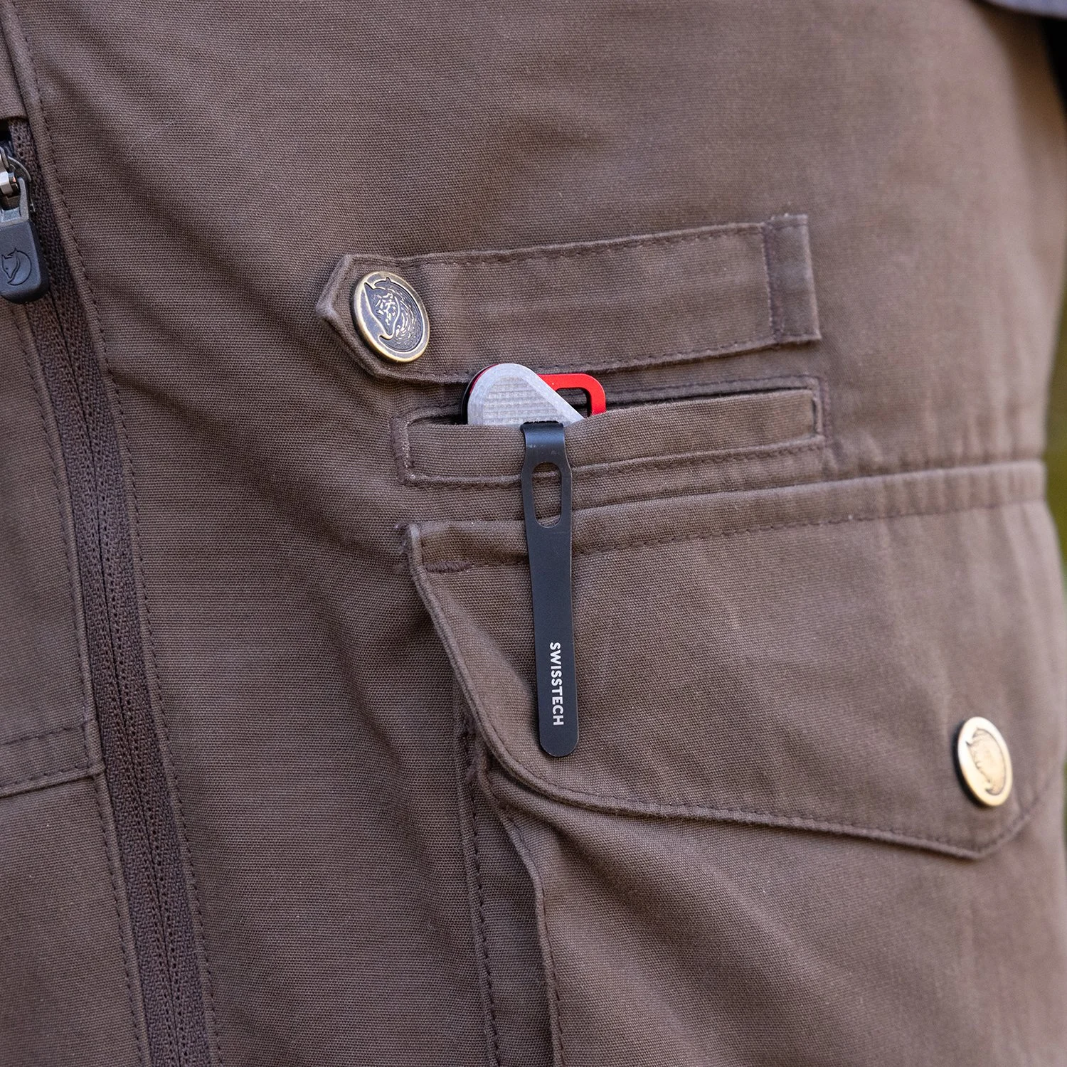 Wurdig L_Grey G10_Black Coat_Red_PDP 3.jpg