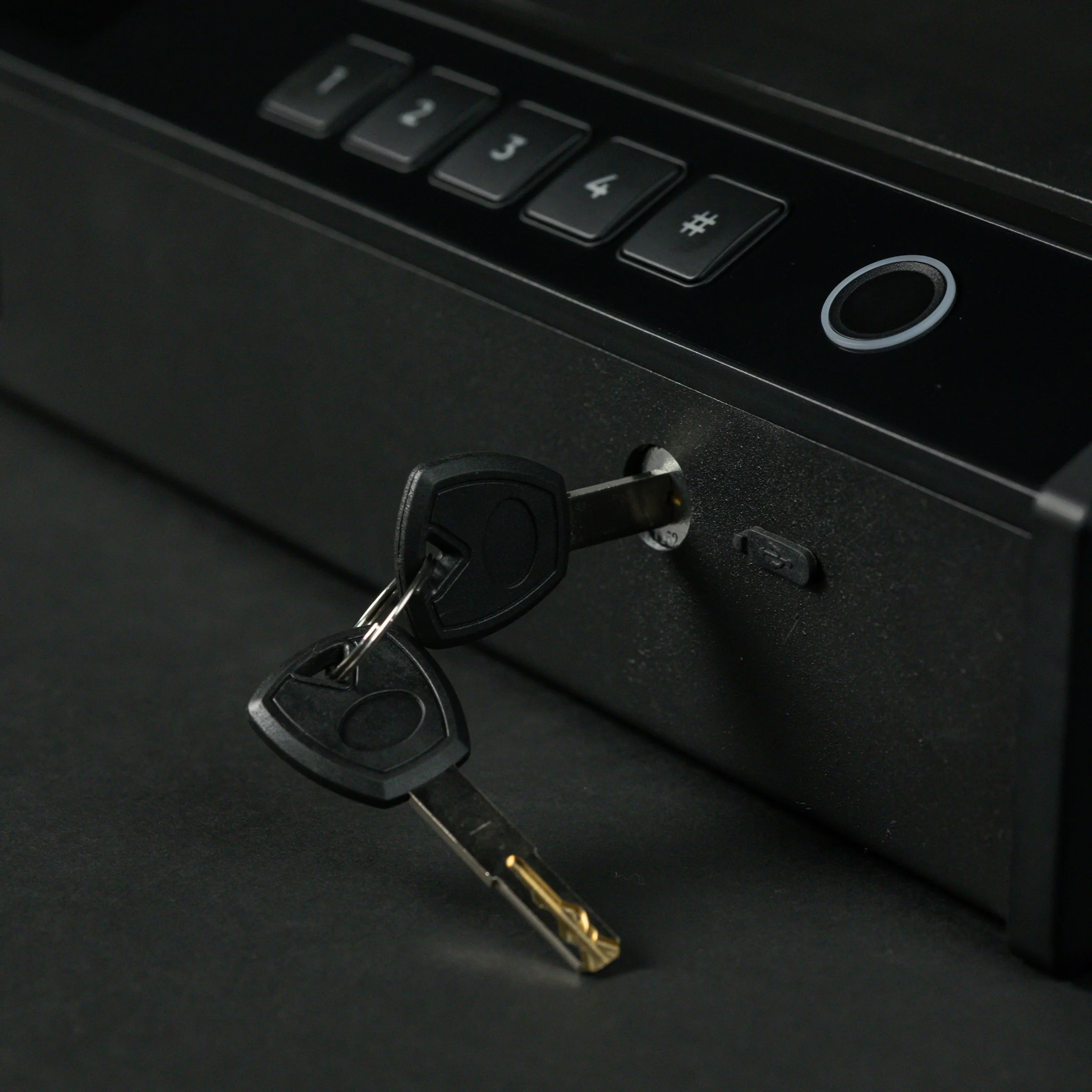 WÄCHTER 200-  Biometric Personal Safe_Blk Studio Photos-12-60.jpg