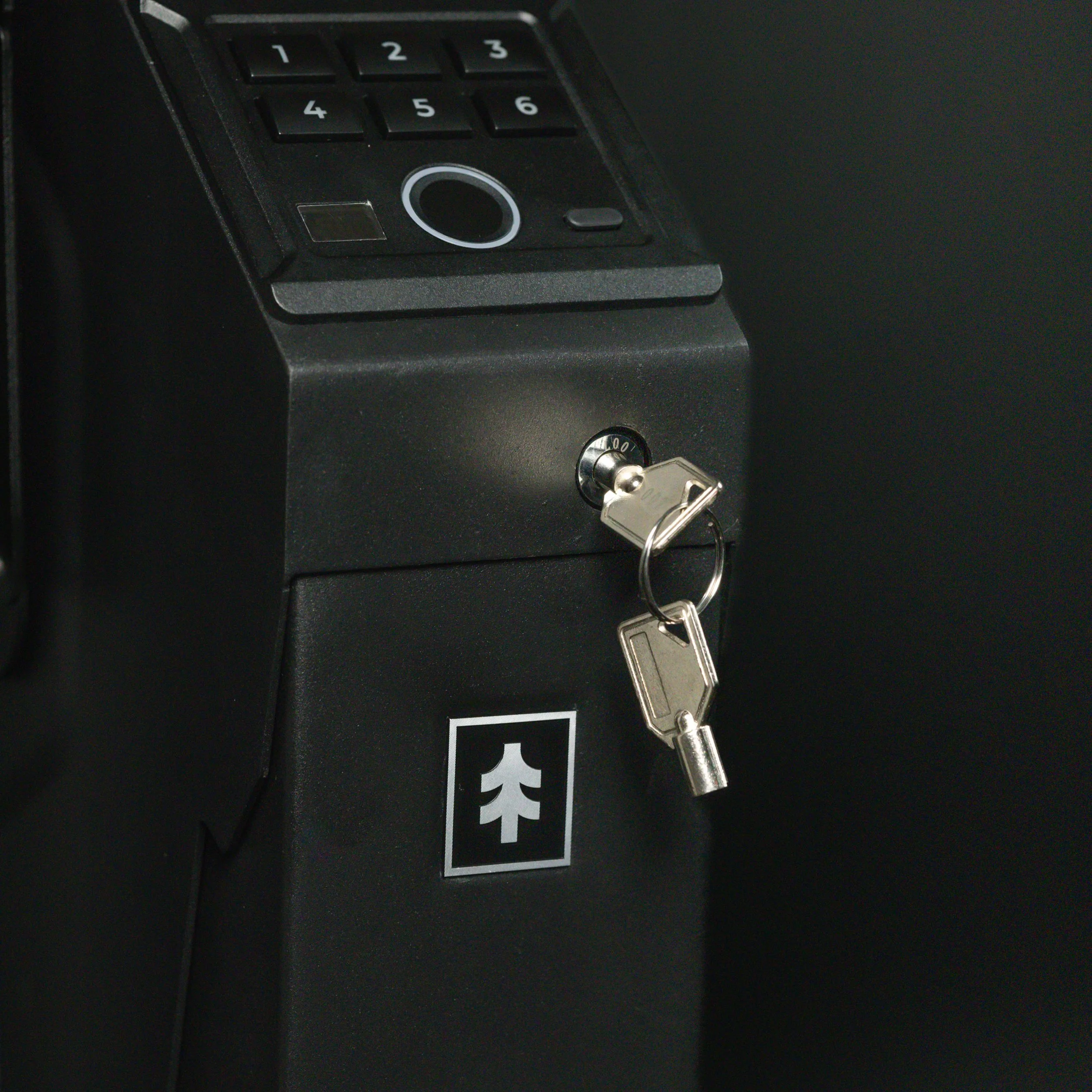 WÄCHTER 110 - Mounted Biometric Safe_Blk Studio Photos-09-111.jpg