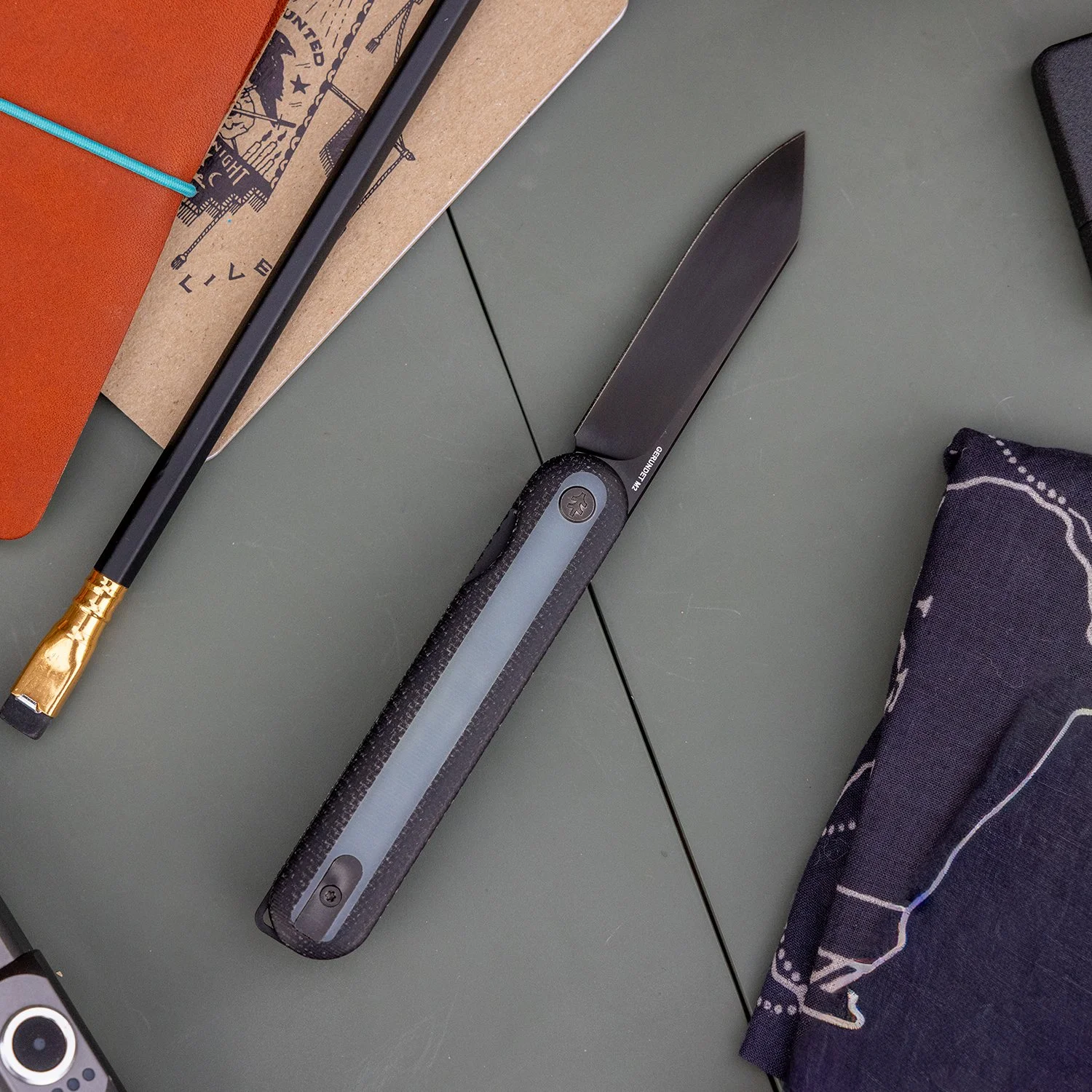 Gerundet_Jade Black Micarta M2_Lifestyle_PDP 6.jpg