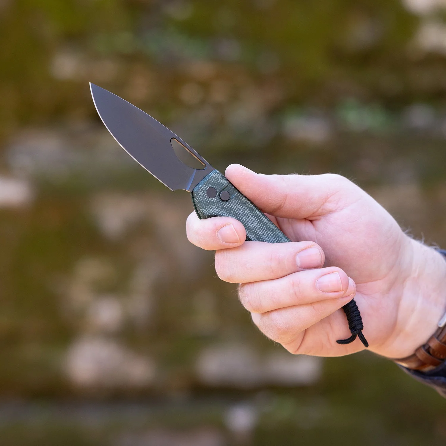 Losung_Spruce Micarta_Lifestyle_PDP-3.jpg