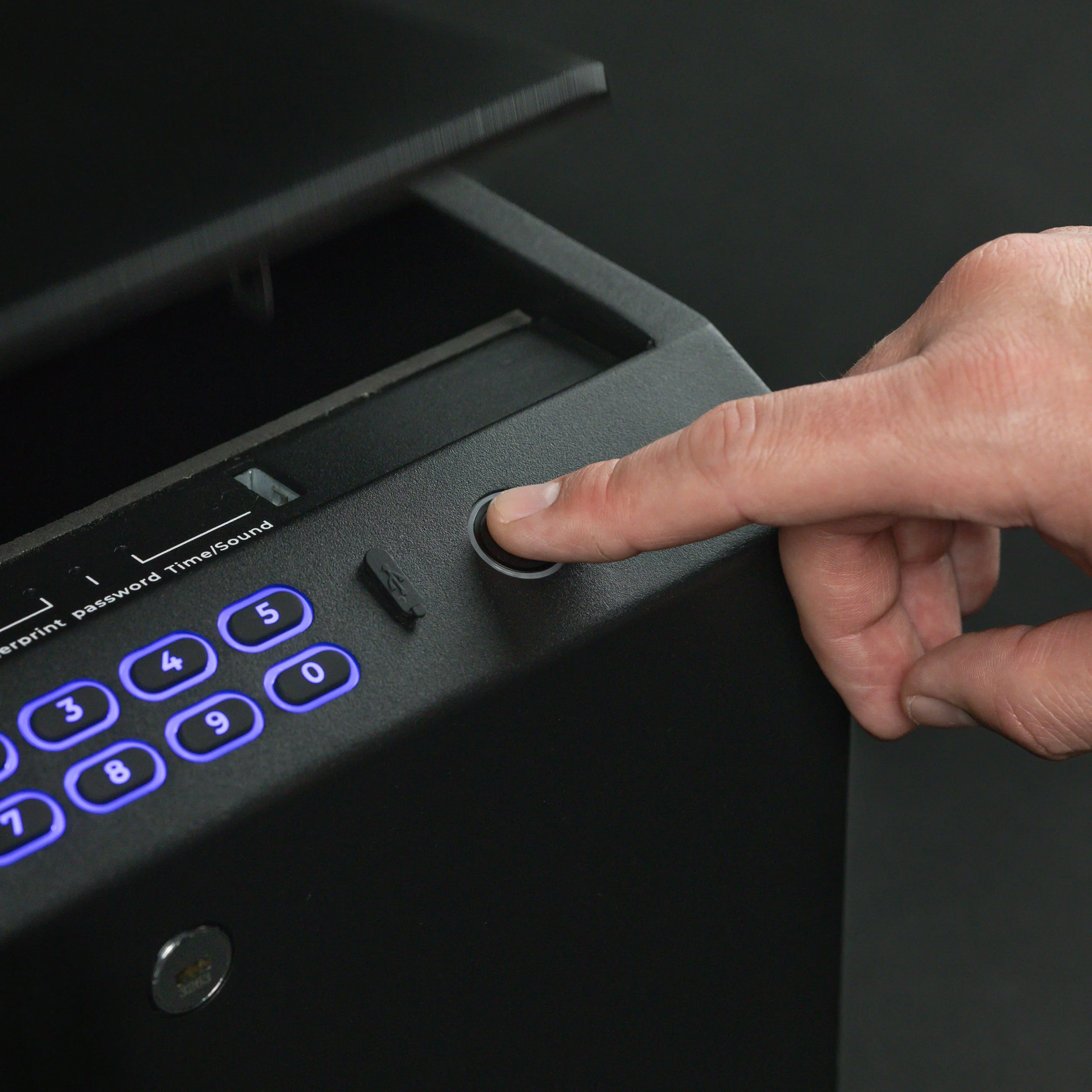 WÄCHTER 500 - Large Capacity Biometric Safe_Blk Studio-05-72.jpg