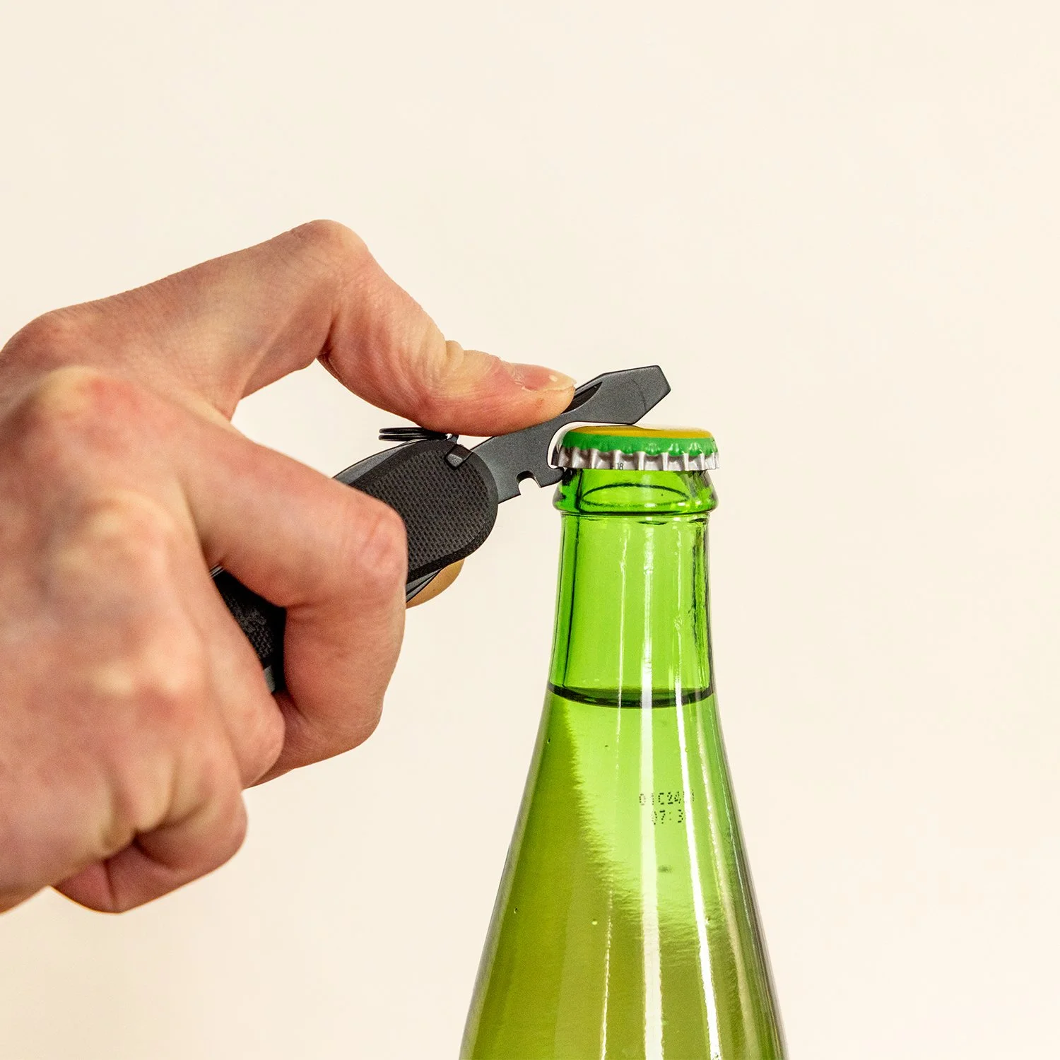 Helfen_Black_Lifestyle_PDP 4.jpg