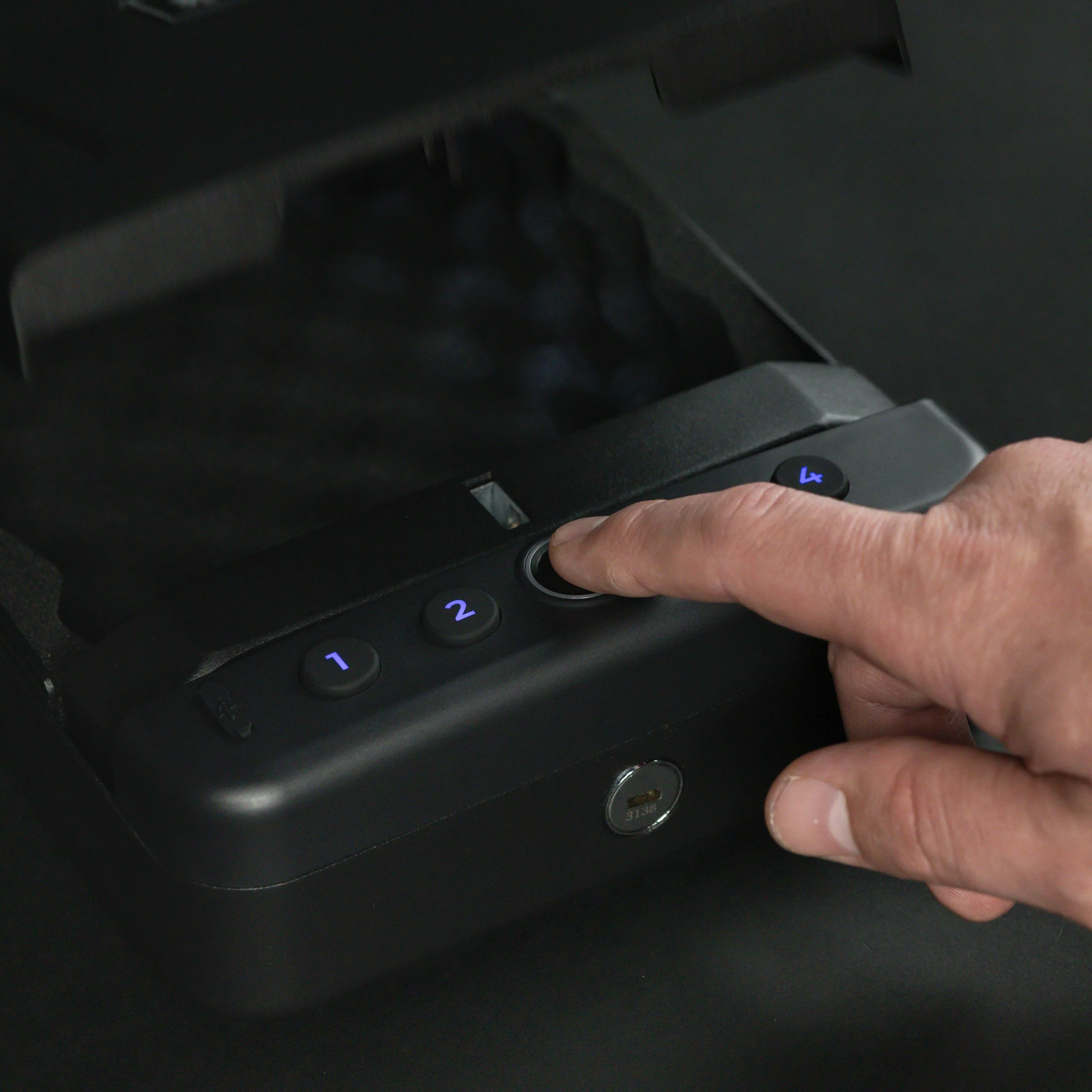 WÄCHTER 100 - Portable Biometric Safe_Blk Studio Photos-06-22.jpg