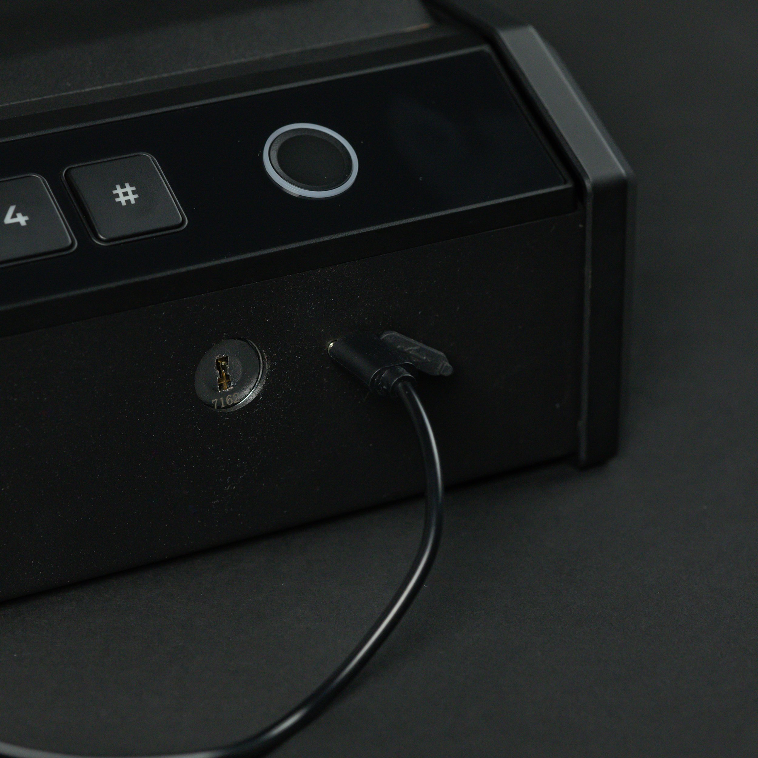 WÄCHTER 200-  Biometric Personal Safe_Blk Studio Photos-14-63.jpg