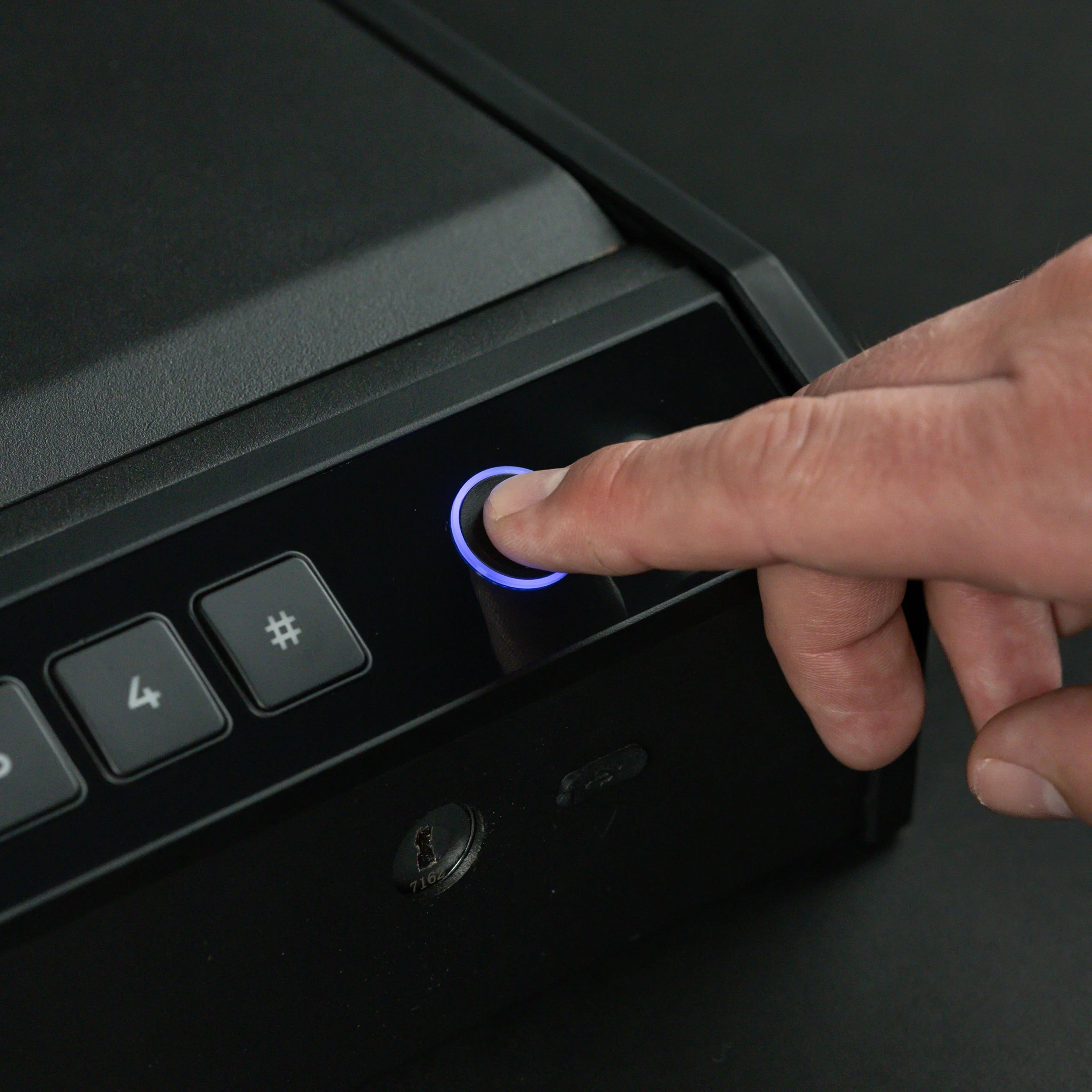 WÄCHTER 200-  Biometric Personal Safe_Blk Studio Photos-06-48.jpg