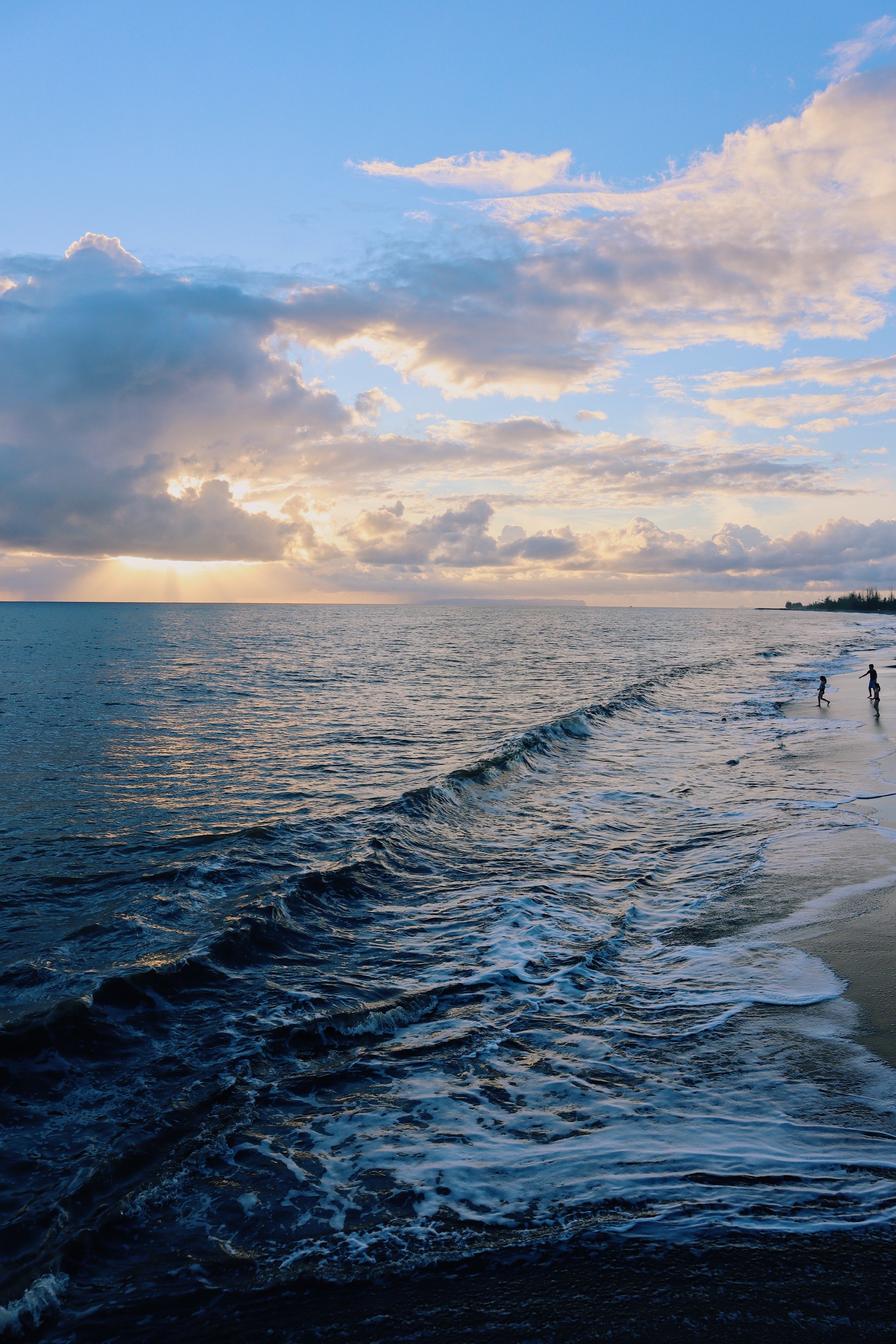 Pacific Ocean and coastline in Kona, Hawaii, showing the coastal atmosphere and landscape surrounding the Kona House project.