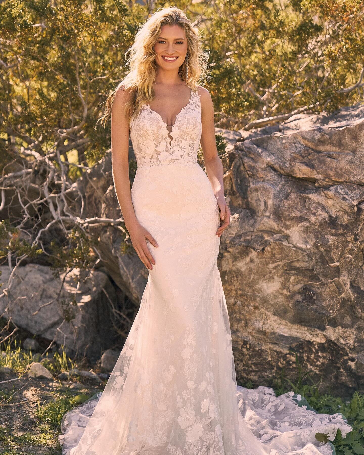 Lucky 🍀 for you this dress just arrived at the boutique!

Lillian West style 66320 is a lightweight fit and flare with a ton of detail. Plus it features a gorgeous low scoop back.

#lillianwest #fitnflare #lowbackweddingdress #wedding #weddingdress 