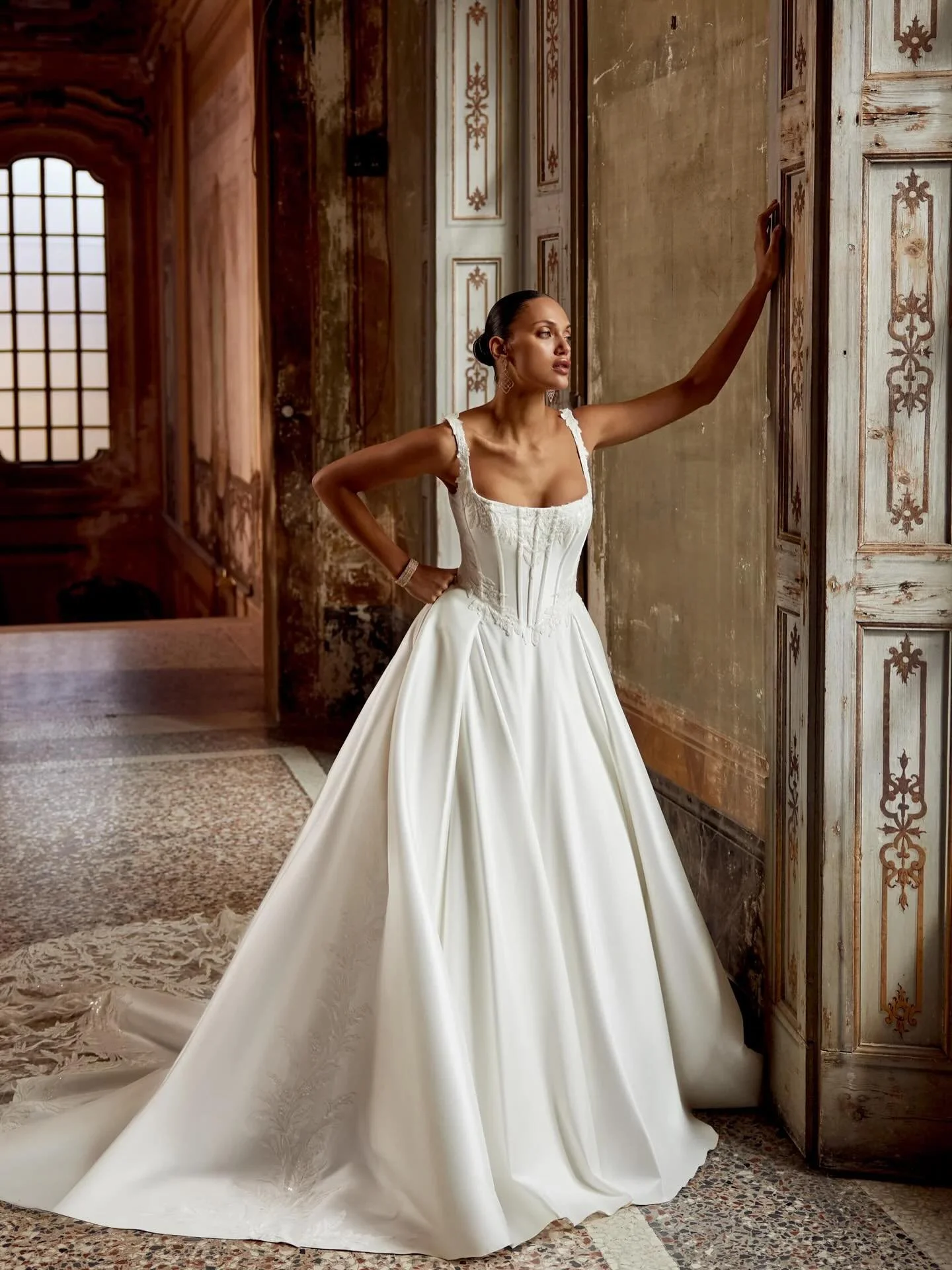 We have been waiting for this JA gown to arrive for months&hellip;it is finally here and completely JAW DROPPING.
✔️Corset Boning
✔️Basque Waist
✔️Square Neckline
✔️Luxe Mikado Fabric 

#ivorylacebridal #justinalexander #mikadoweddingdress #basquewai