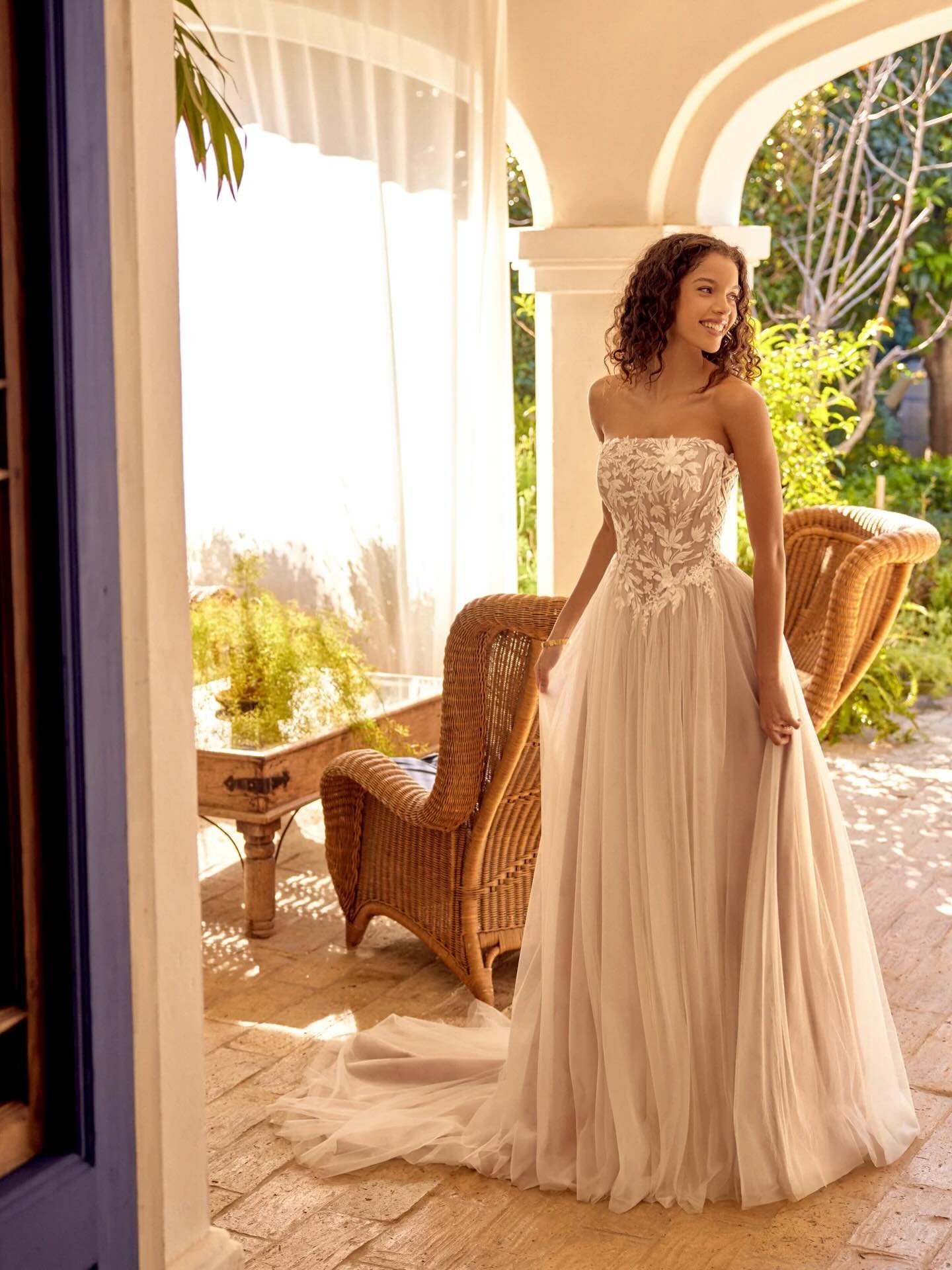 Whimsical wedding vibes ✨ 

This new Lillian West gown has a basque waist, 3D appliqu&eacute;s and unique side corseting. Schedule your appointment to try it on!

#weddinggown #whimsicalwedding #romantic #bridalboutique #missouri