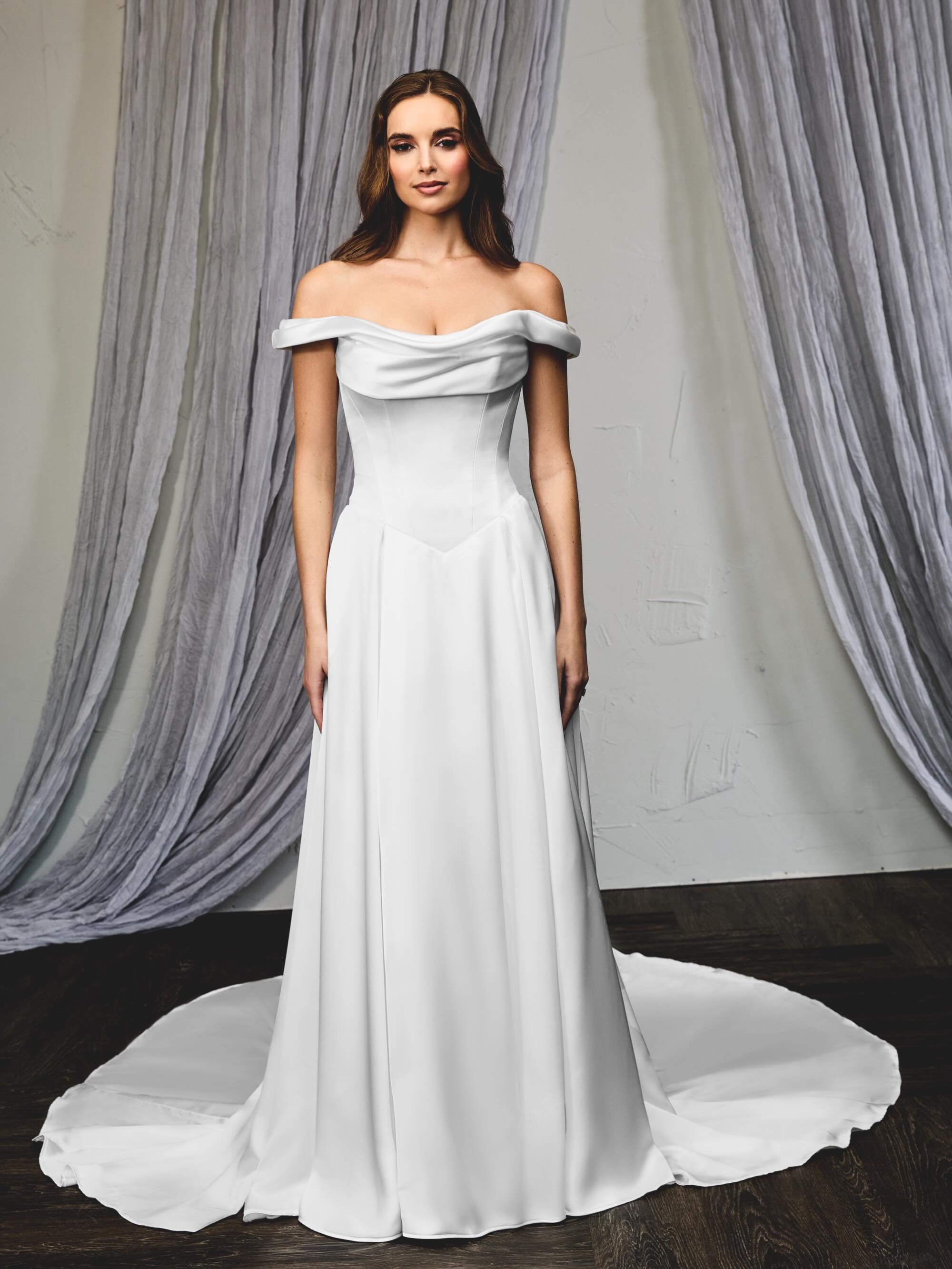 Charmeuse&hellip;.YES PLEASE. This is a gown that had our jaws on the ground as soon as we unpacked it. Absolutely stunning - and the best part? It&rsquo;s under $2,000 😍

#basquewaist #charmeause #satin #weddinggown #offtheshoulder