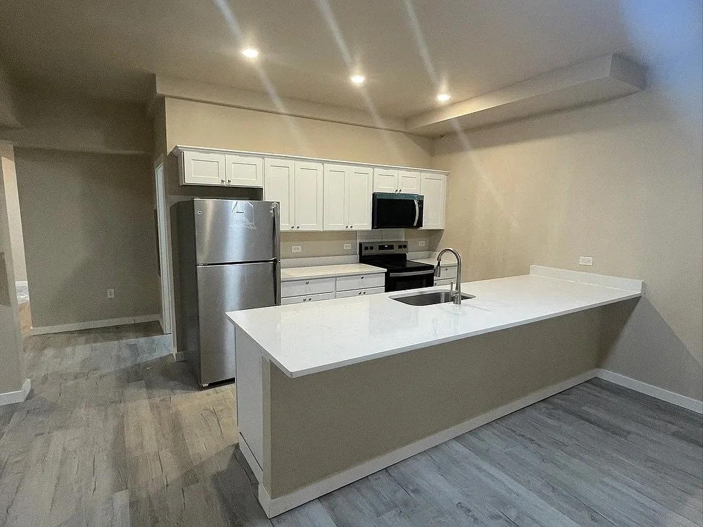 New Quartz counters installed in this apartment in Pottstown! 
🛠️If you are renovating a property or have a rental message us and we can install new counters. We also have contractor discounts! 
#countertopsfabricator #countertops #countertopinsta