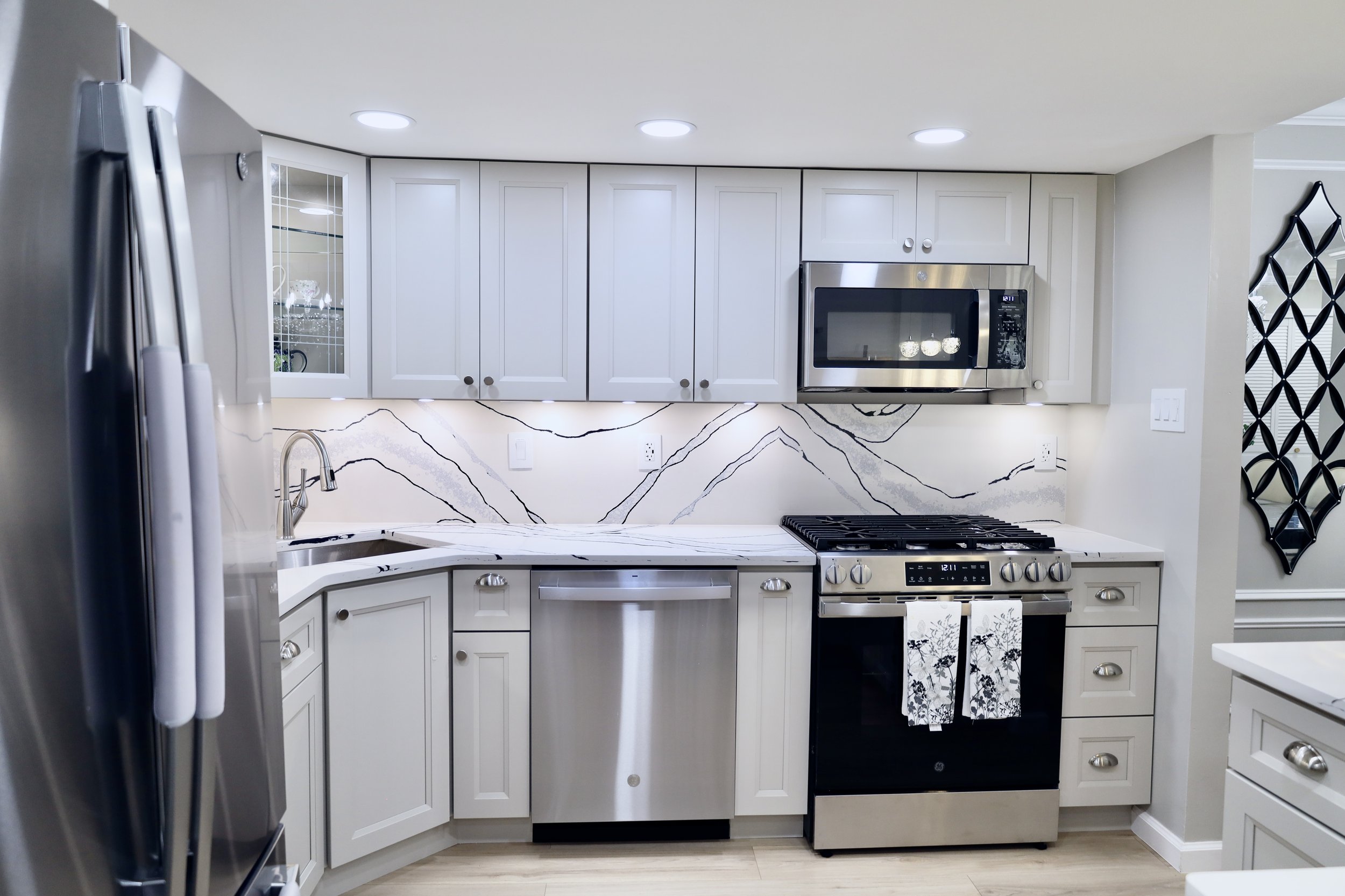 Traditional Transitional Kitchen Remodel by MX Granite & Quartz Inc. project photo 2