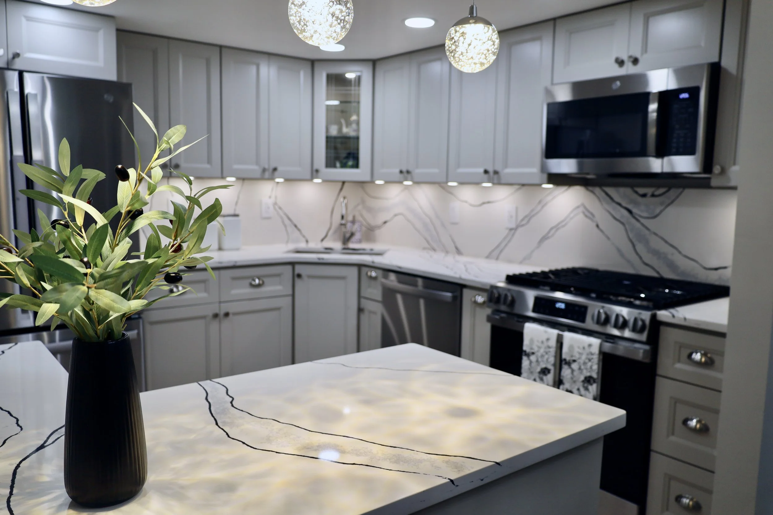 Traditional Transitional Kitchen Remodel by MX Granite & Quartz Inc. project photo