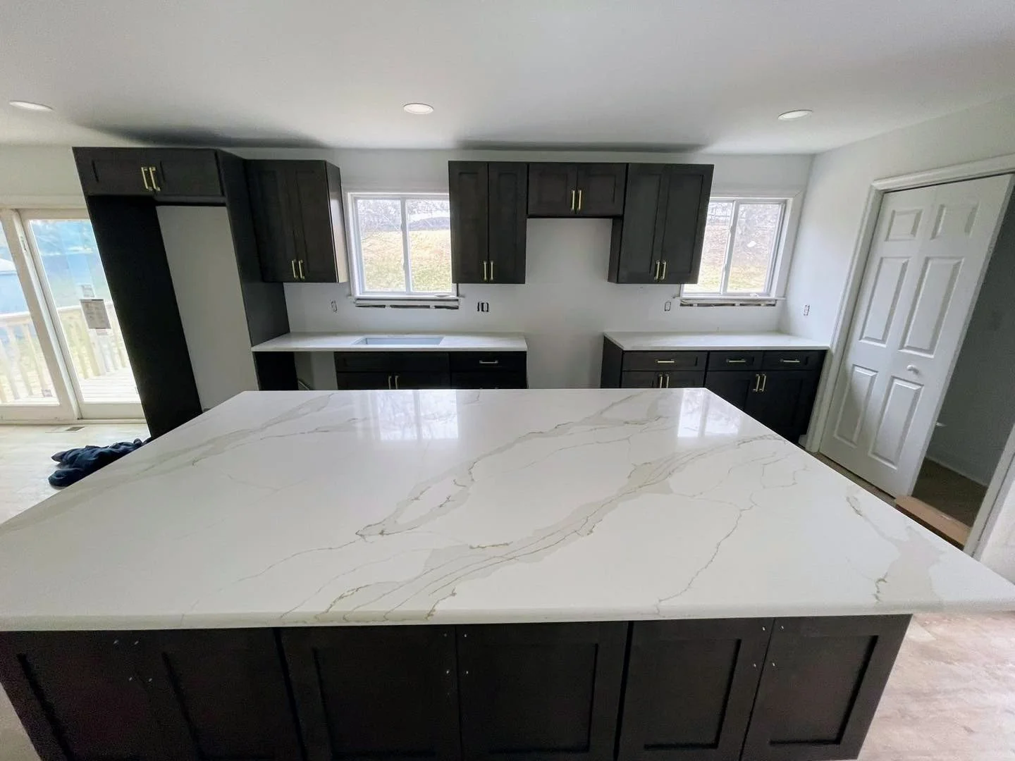 Contemporary Kitchen Remodel by MX Granite & Quartz Inc. project photo