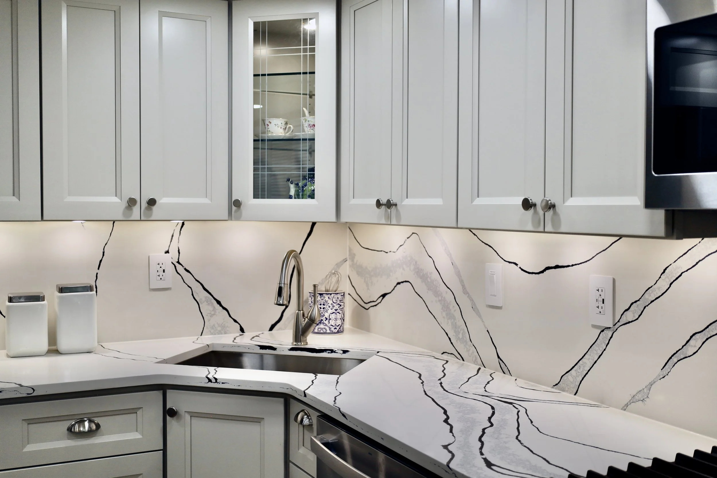 Traditional Transitional Kitchen Remodel by MX Granite & Quartz Inc. project photo 3