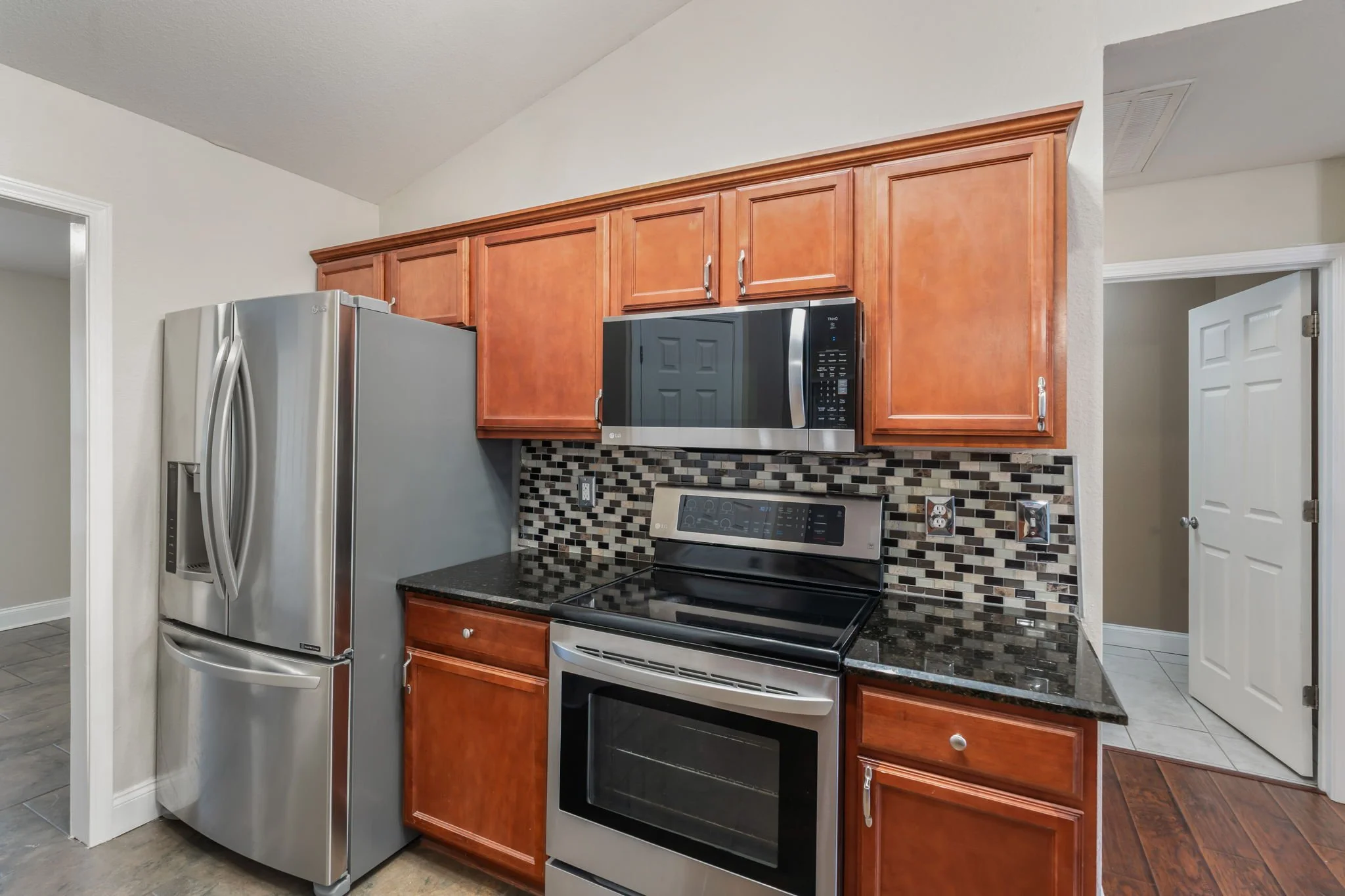 18-web-or-mls-8126 Broken Rock Lane-19.jpg