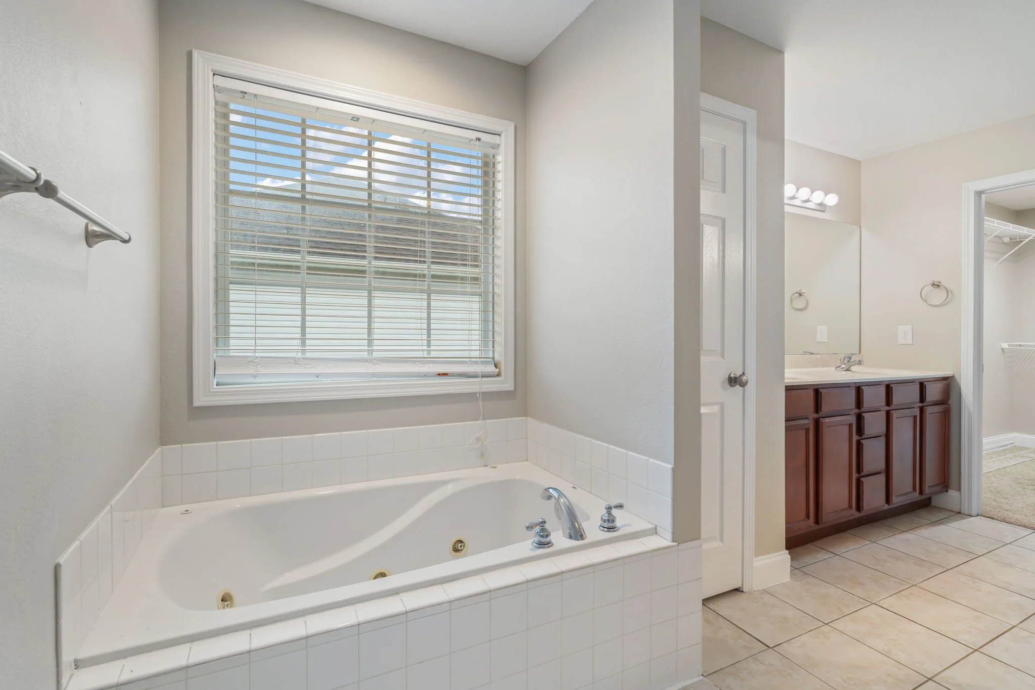 25-web-or-mls-8126 Broken Rock Lane-26.jpg