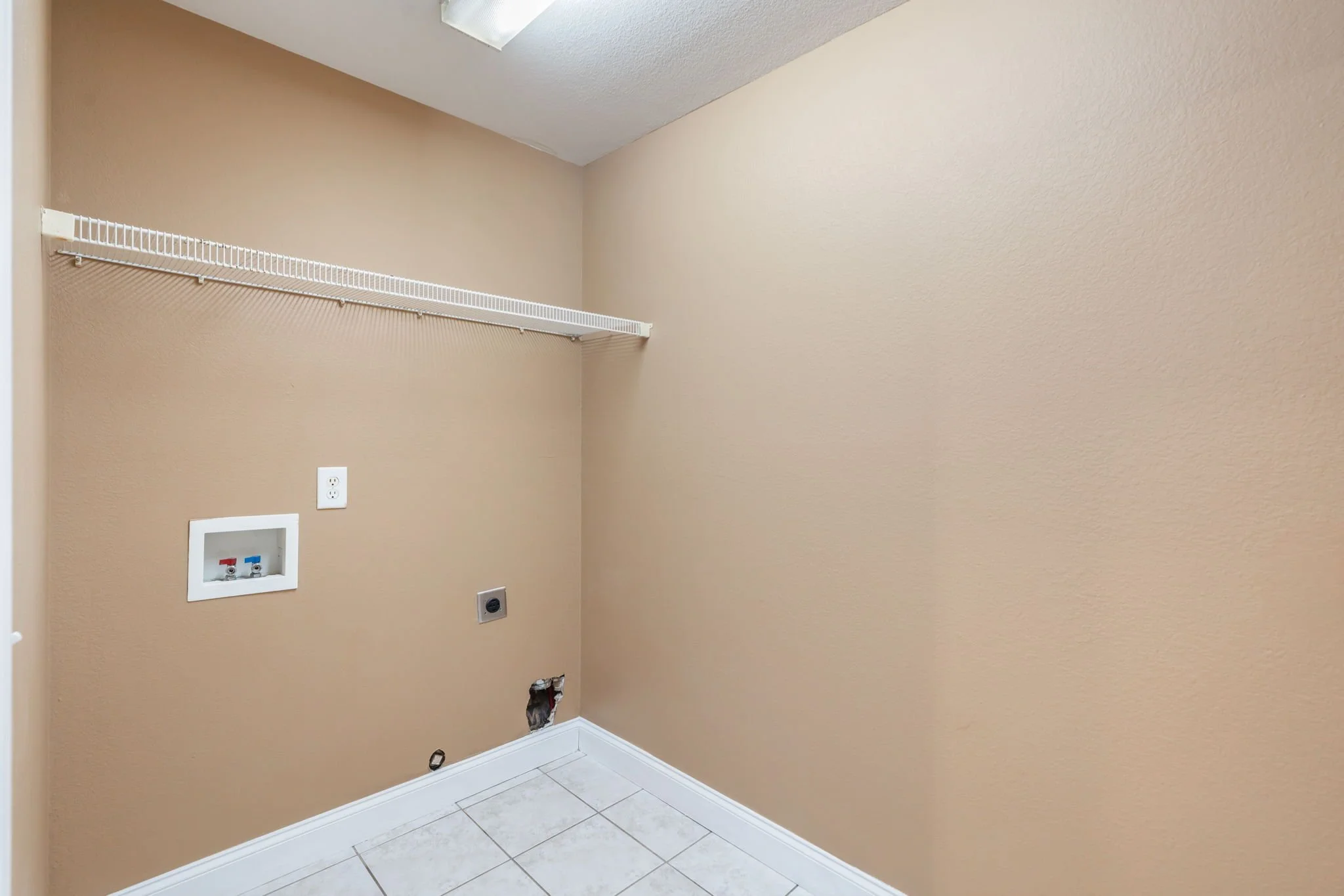 33-web-or-mls-8126 Broken Rock Lane-34.jpg