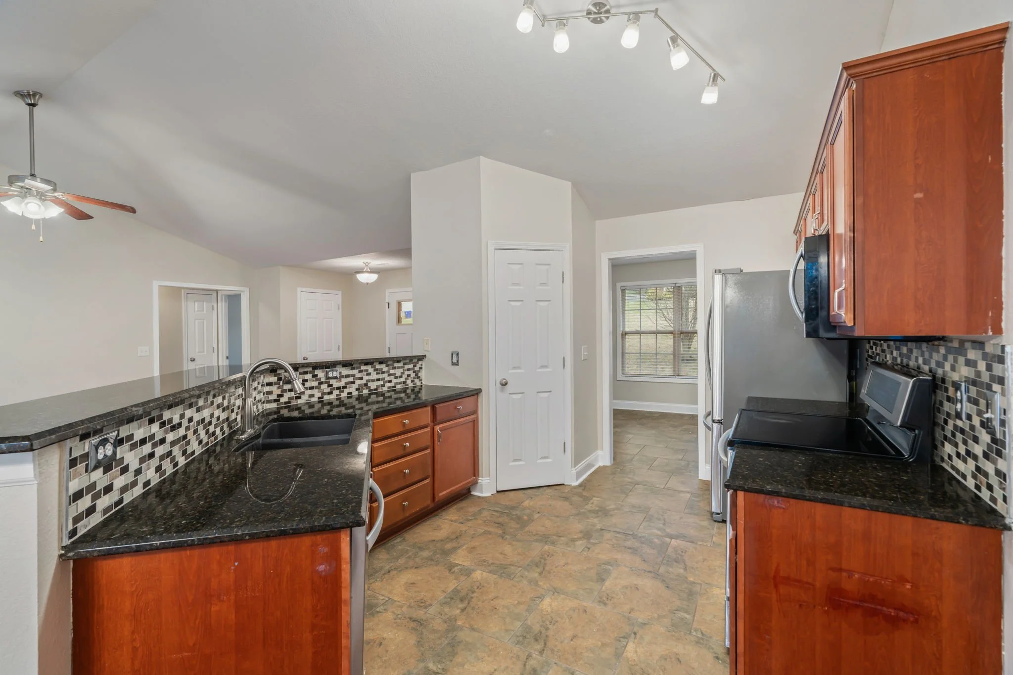 15-web-or-mls-8126 Broken Rock Lane-16.jpg