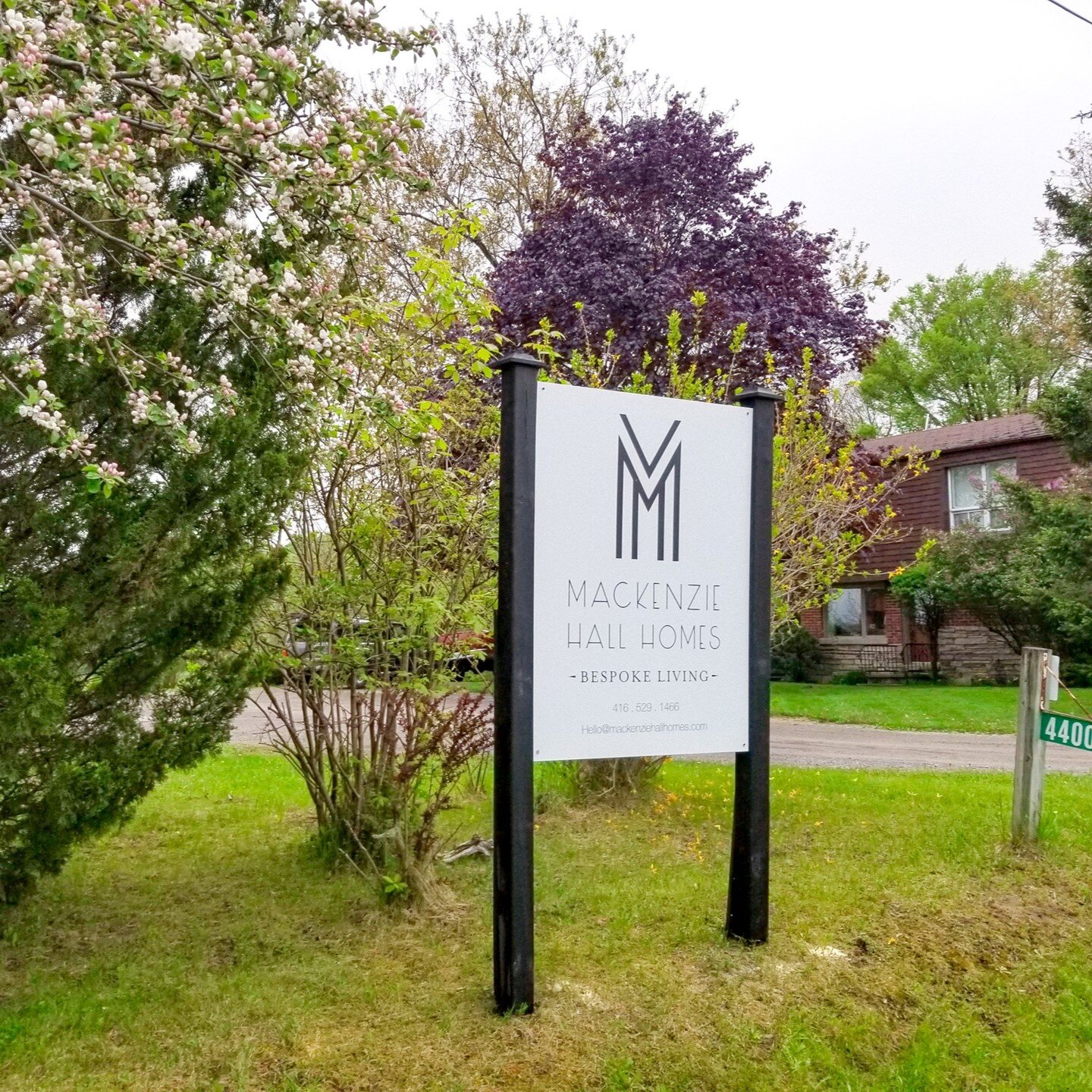 Throwback to this beautiful billboard we installed for Mackenzie Hall Homes. 

Contact us today for more information! 

#MinohInc #Minoh #SignShop #Signage #Signs #Toronto #TorontoSignShop #Etobicoke #Printing #Print