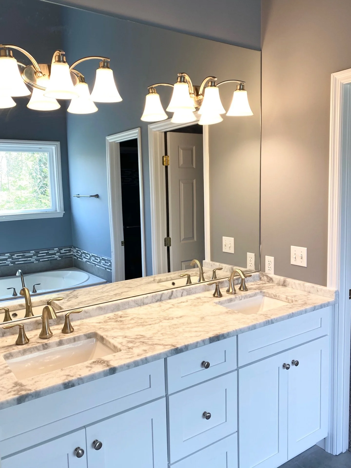 ✨ Tuesday Transformation ✨
Primary Suite Bathroom | Before &rarr; After

The &ldquo;before&rdquo; wasn&rsquo;t dysfunctional.
It just didn&rsquo;t support how they wanted to feel.

And how you begin your day matters.

We redesigned this space with in