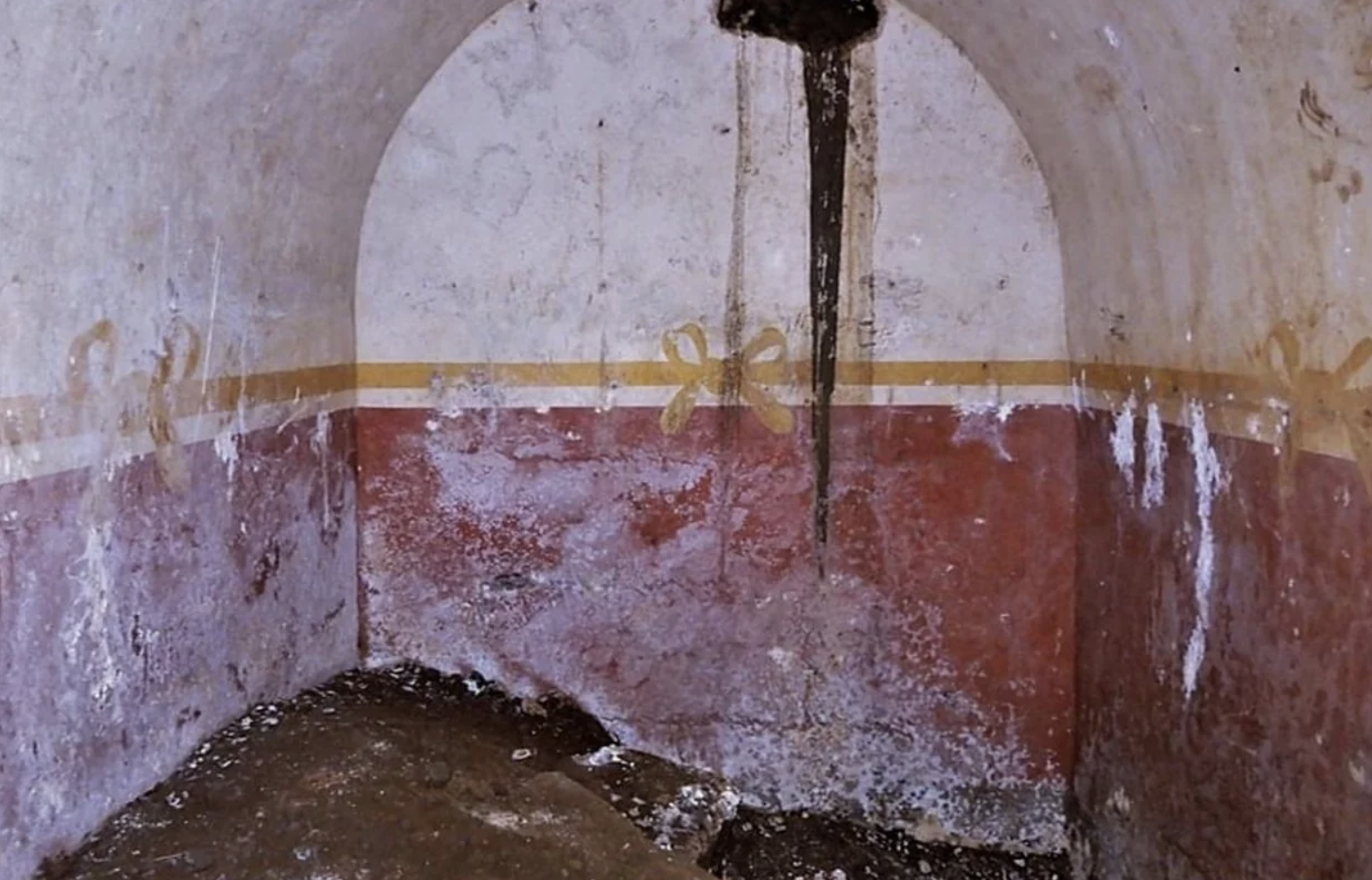 Macedonian Tomb of a high status individual found in Aegae!