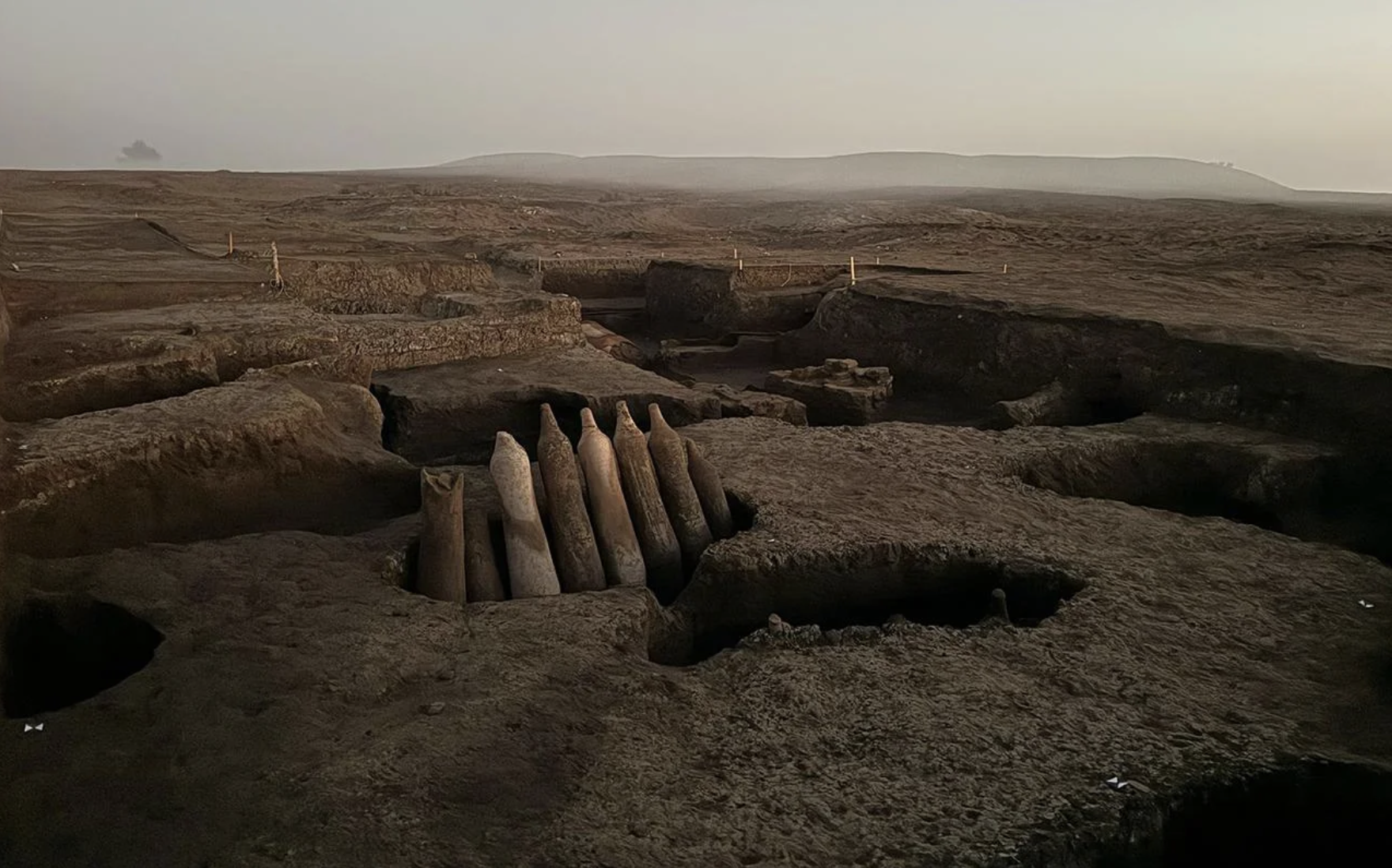 2,000-Year-Old Workshops and Roman Cemetery Unearthed in Egypt!
