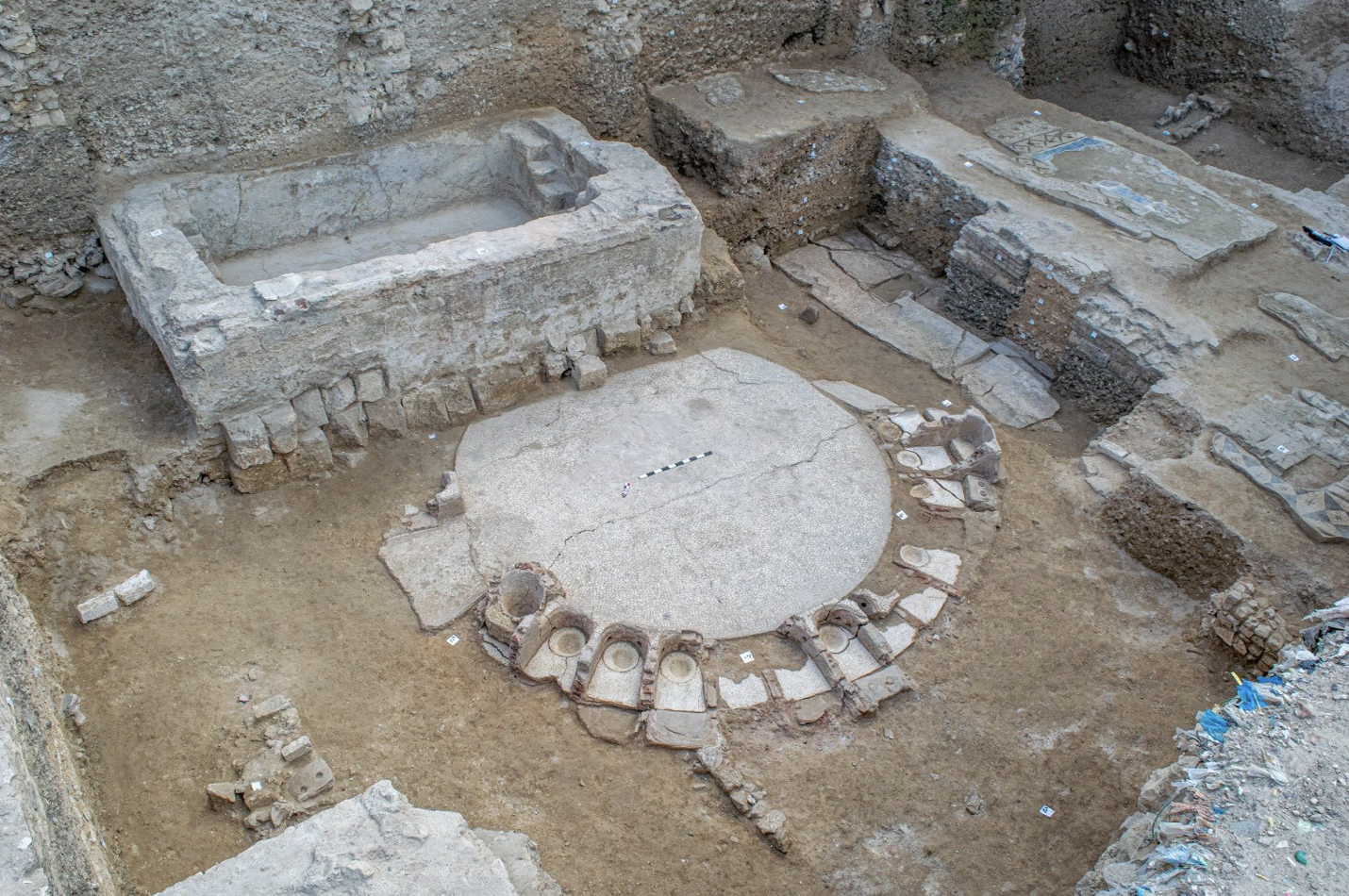 Rare Roman Villa and Circular Bath Unearthed in Ancient Alexandria!