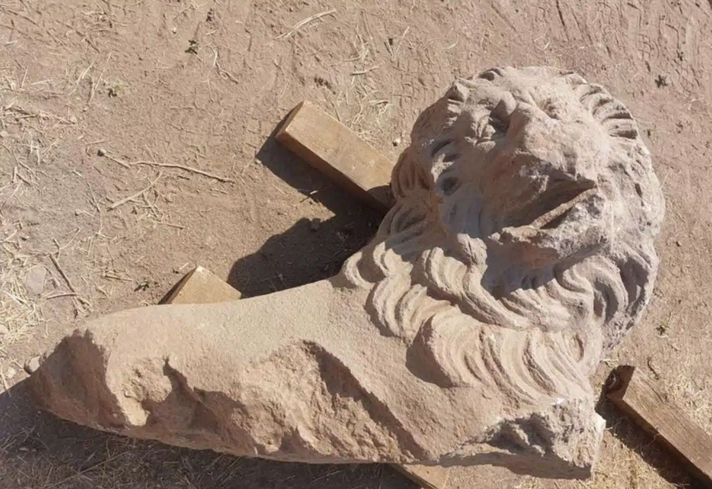 Marble lion found in Philippi