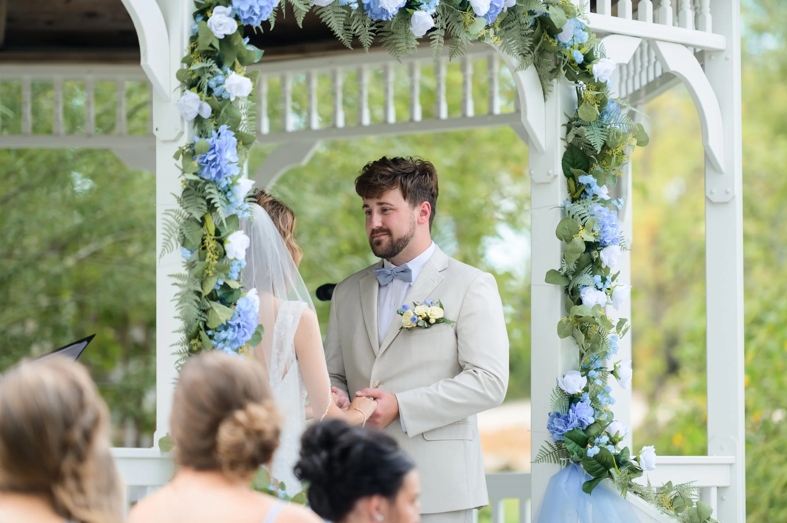 Late Summer Weddings in Iowa: Tips for Staying Comfortable