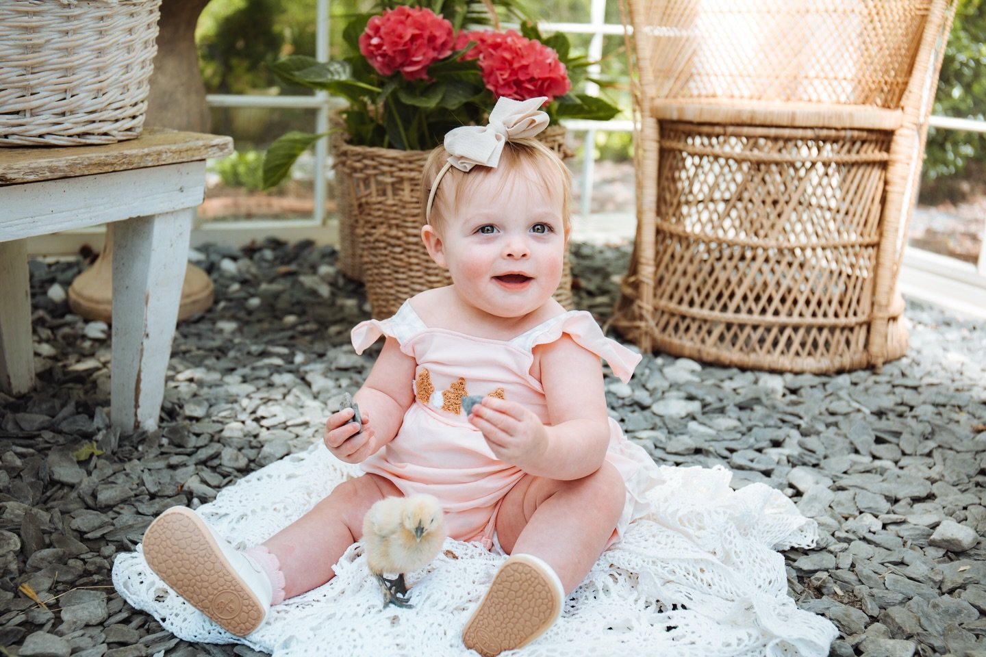 So excited for Easter minis this year 🤍 All sessions are now live, with only a few spots left. Link in my bio for more details!