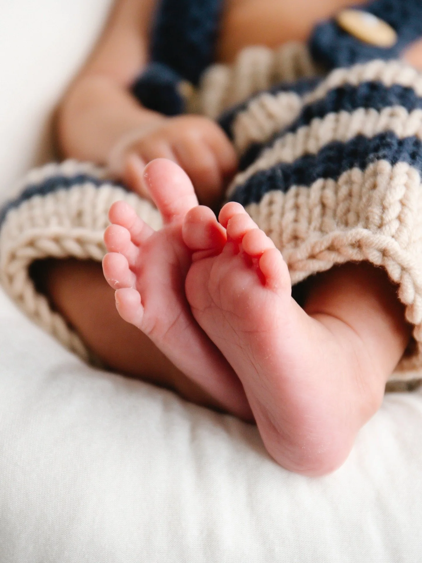 Sweet little details 🤍I just love newborn sessions so much!