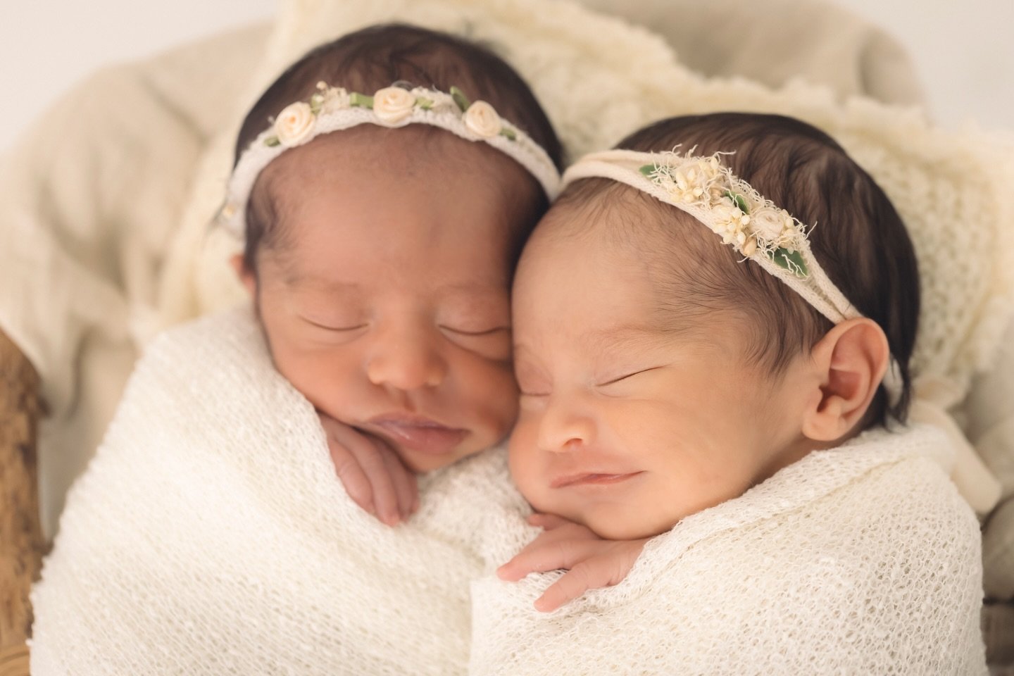 Double the snuggles, double the sweetness 🤍There&rsquo;s nothing more special than capturing those first precious days!

Summer is filling up quickly, and newborn sessions are best reserved during your second trimester to guarantee a spot. If you&rs