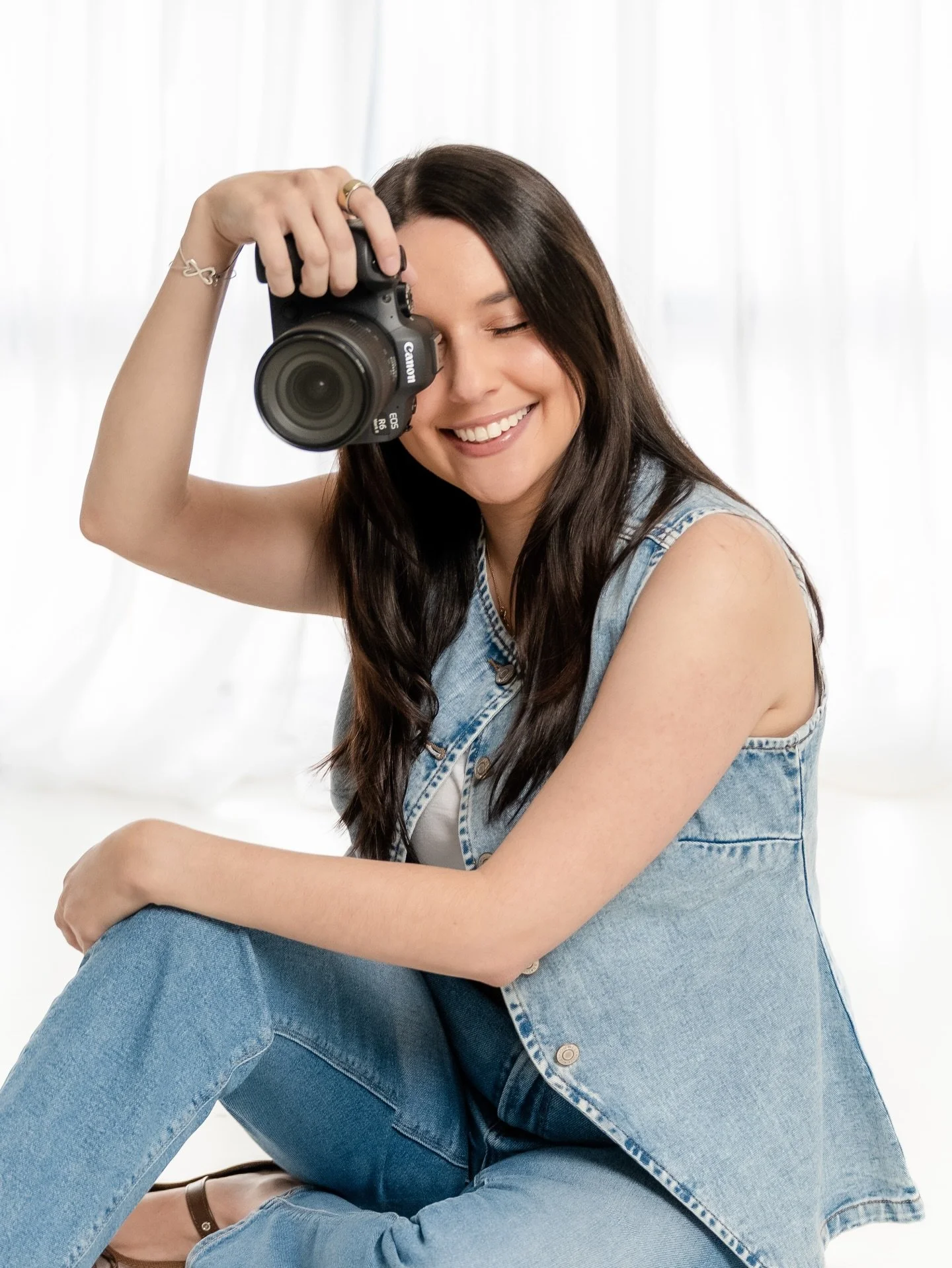 Hey, I&rsquo;m Marian! The face behind the camera ✨

Lots of updates and fun minis coming your way, so stay tuned! And I&rsquo;m so excited to now offer in-studio newborn sessions in downtown Buford! 

Photos by @simplyvintage.photography edit by me?