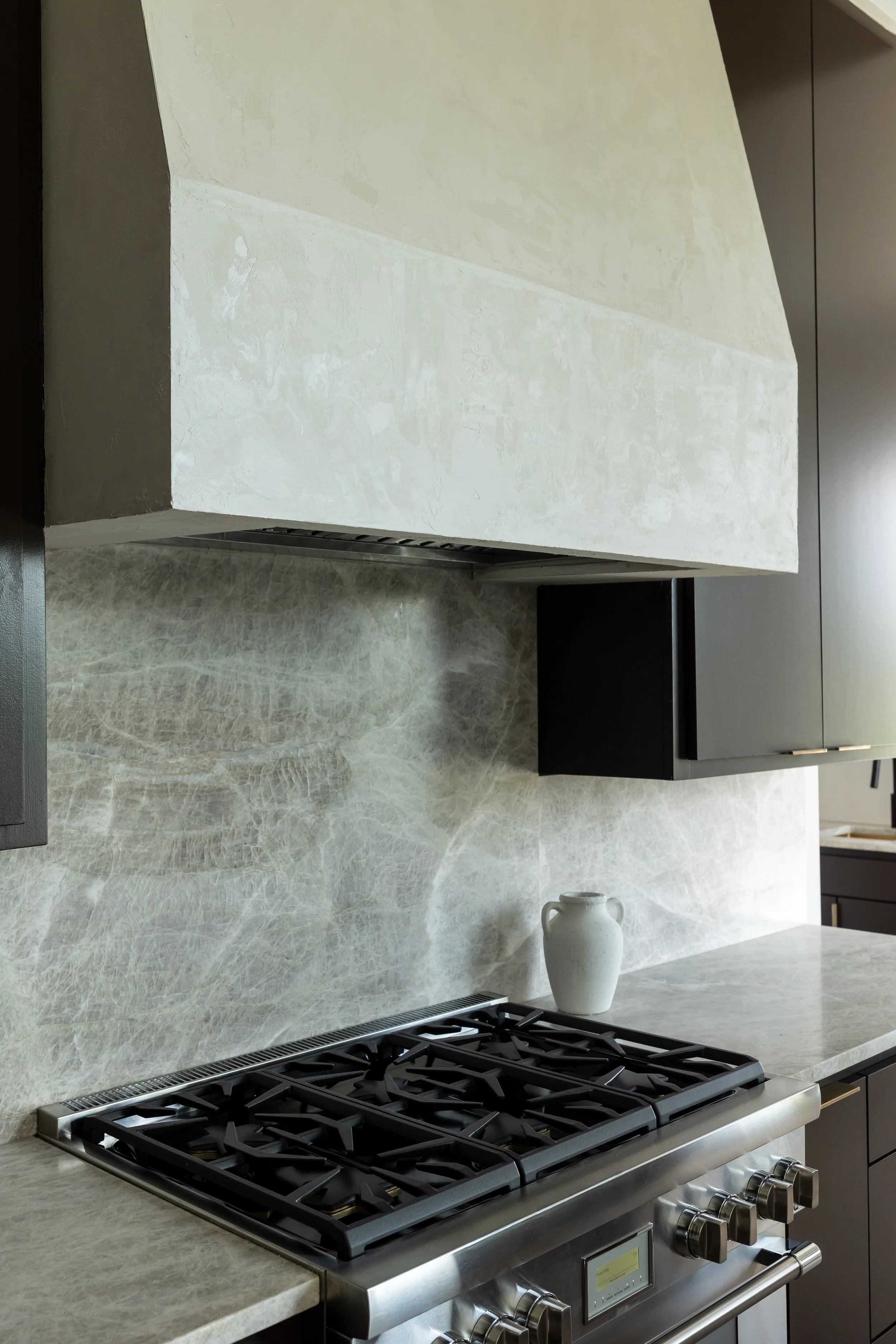 dantin-builders-signature-home-denham-springs-la-kitchen-stove.jpg