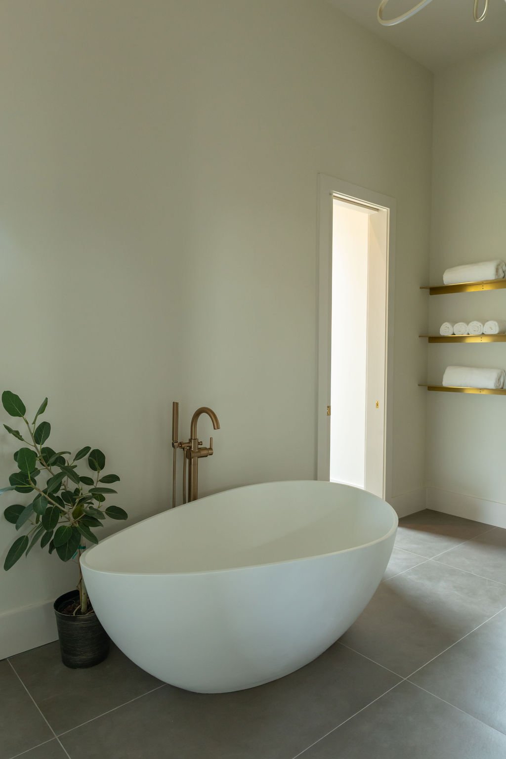 dantin-builders-signature-home-denham-springs-la-bathroom-soaking-tub-tile-shower-03.jpg