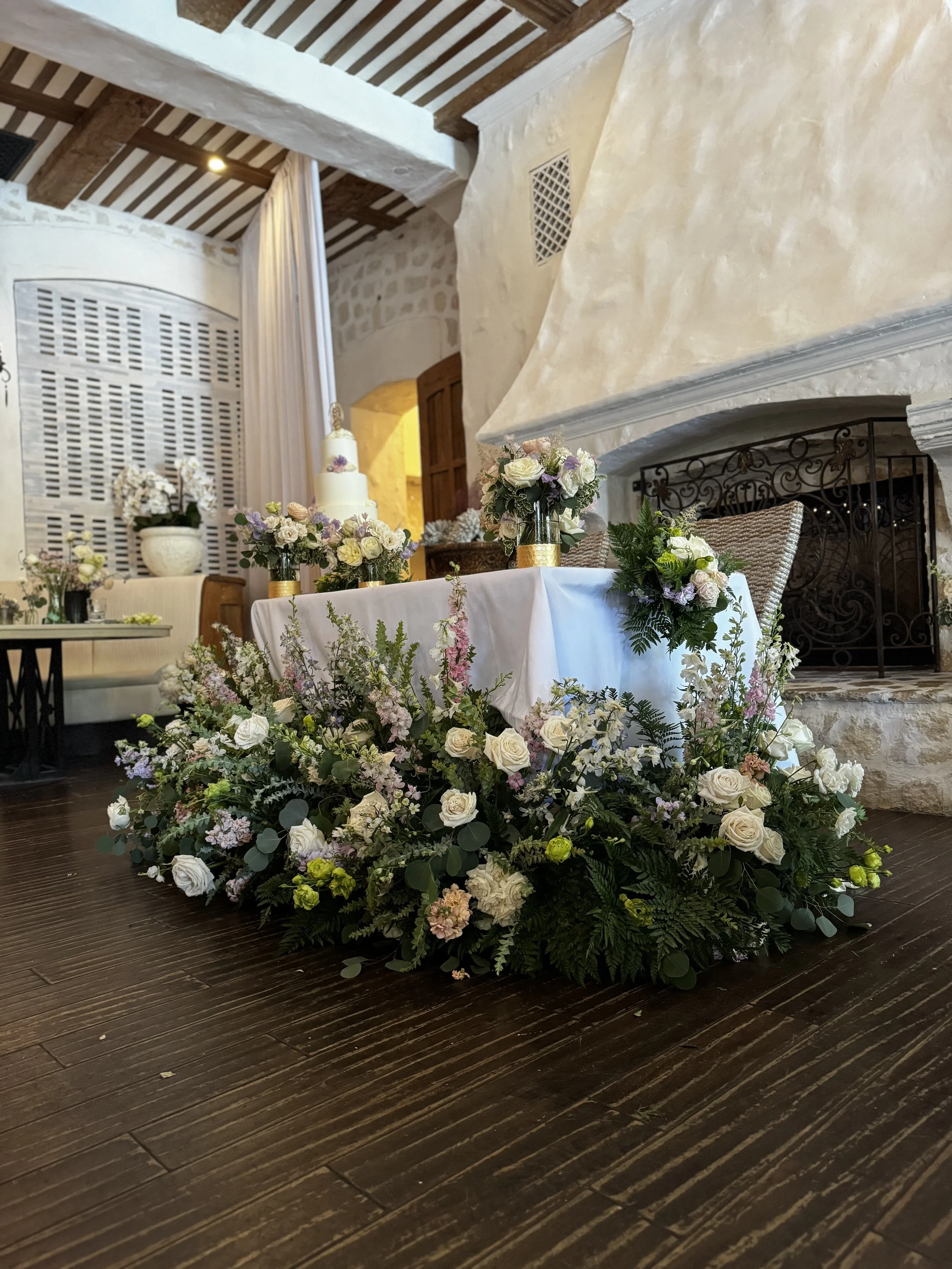Sweetheart Table floral installation for a wedding at Santuari in Burbank